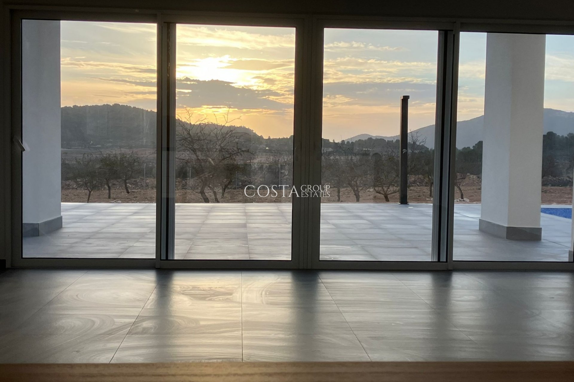 Nowy budynek - Willa -
Pinoso