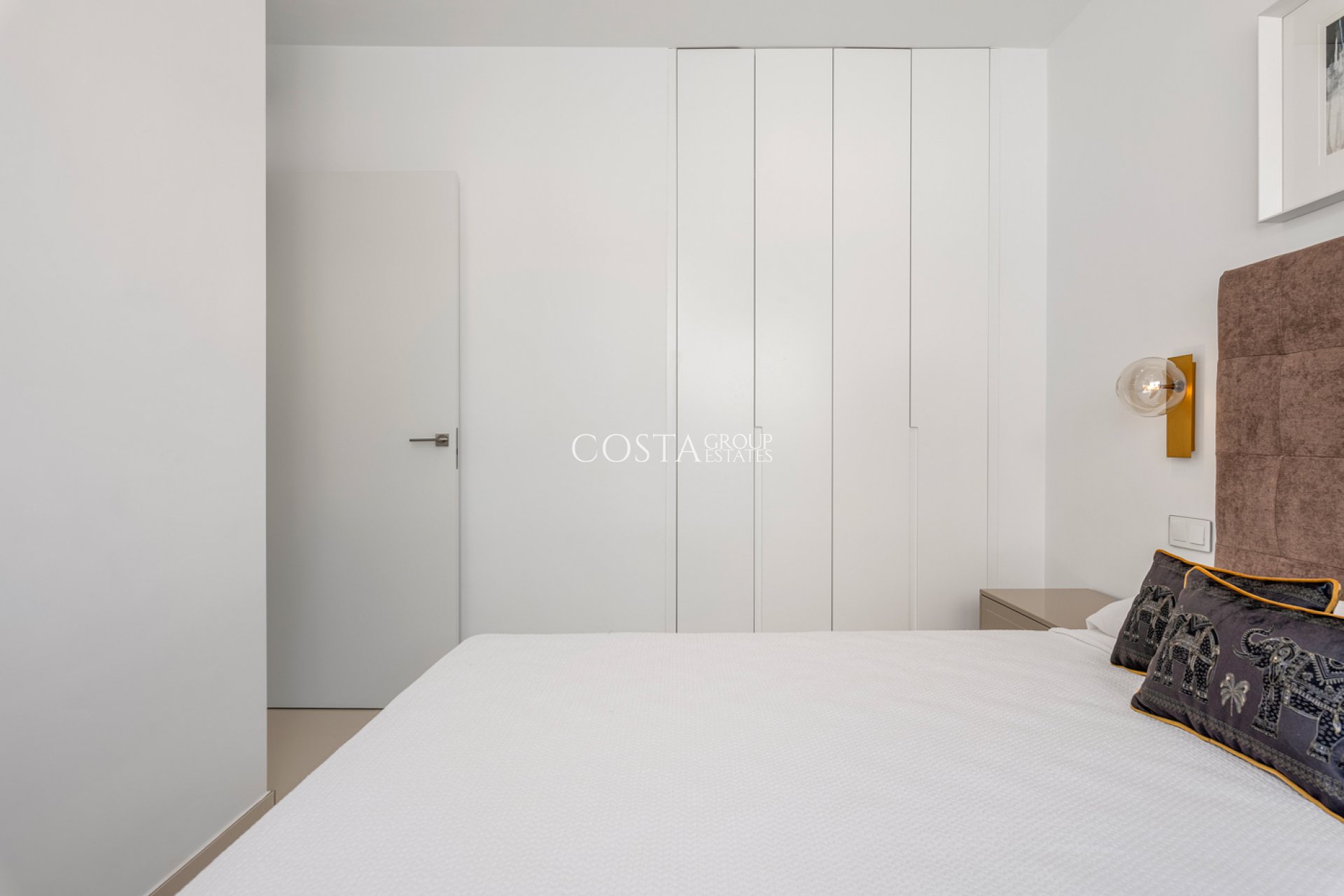 Nowy budynek - Willa -
Playa Paraiso