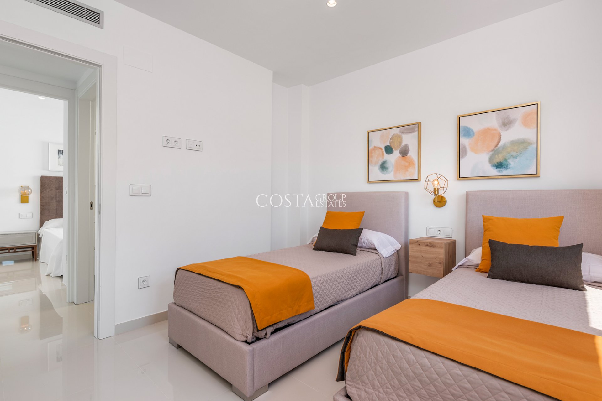 Nowy budynek - Willa -
Playa Paraiso