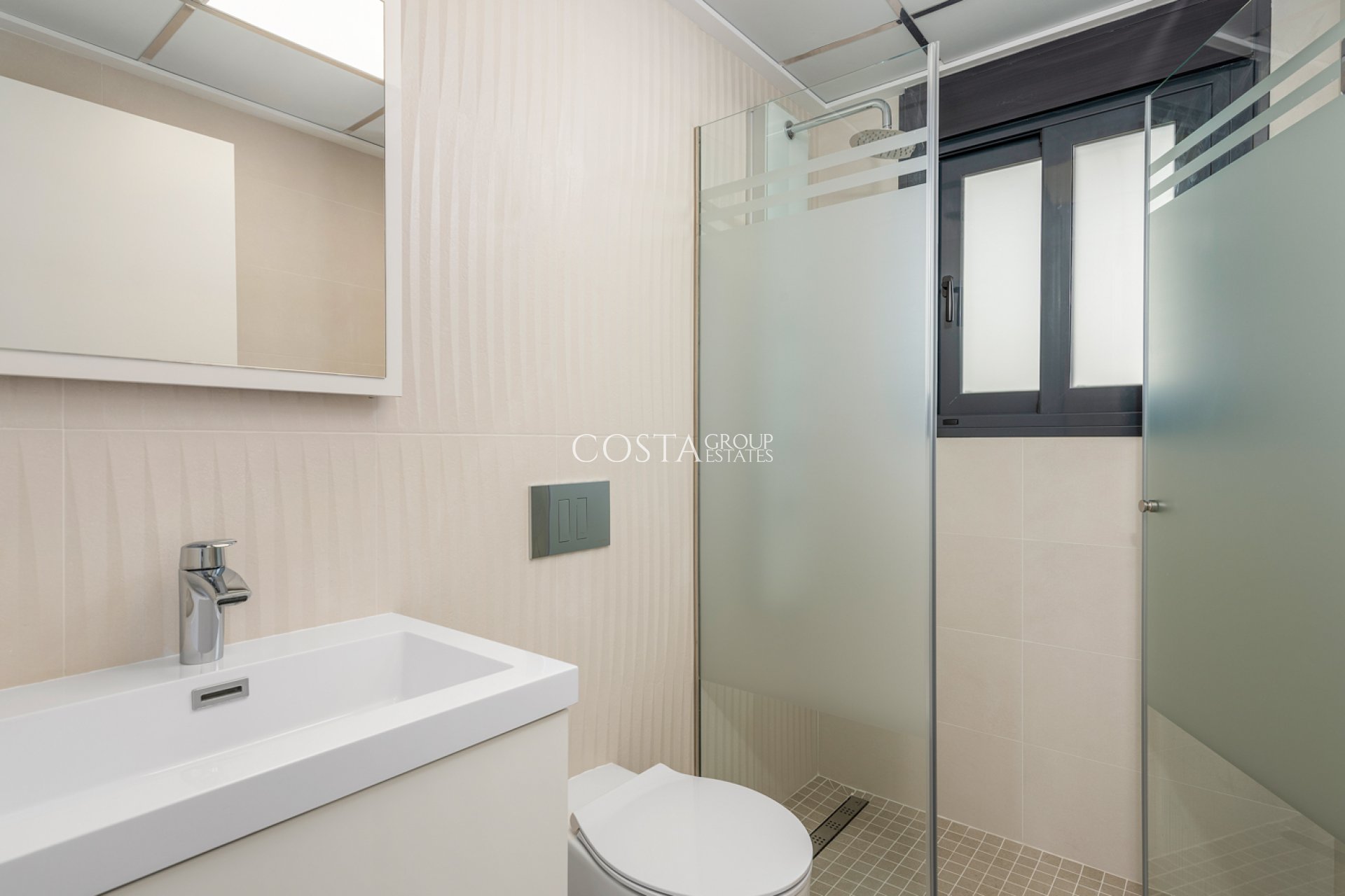 Nowy budynek - Willa -
Playa Paraiso