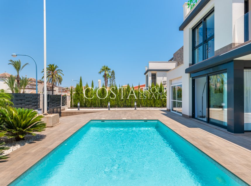 Nowy budynek - Willa -
Playa Paraiso