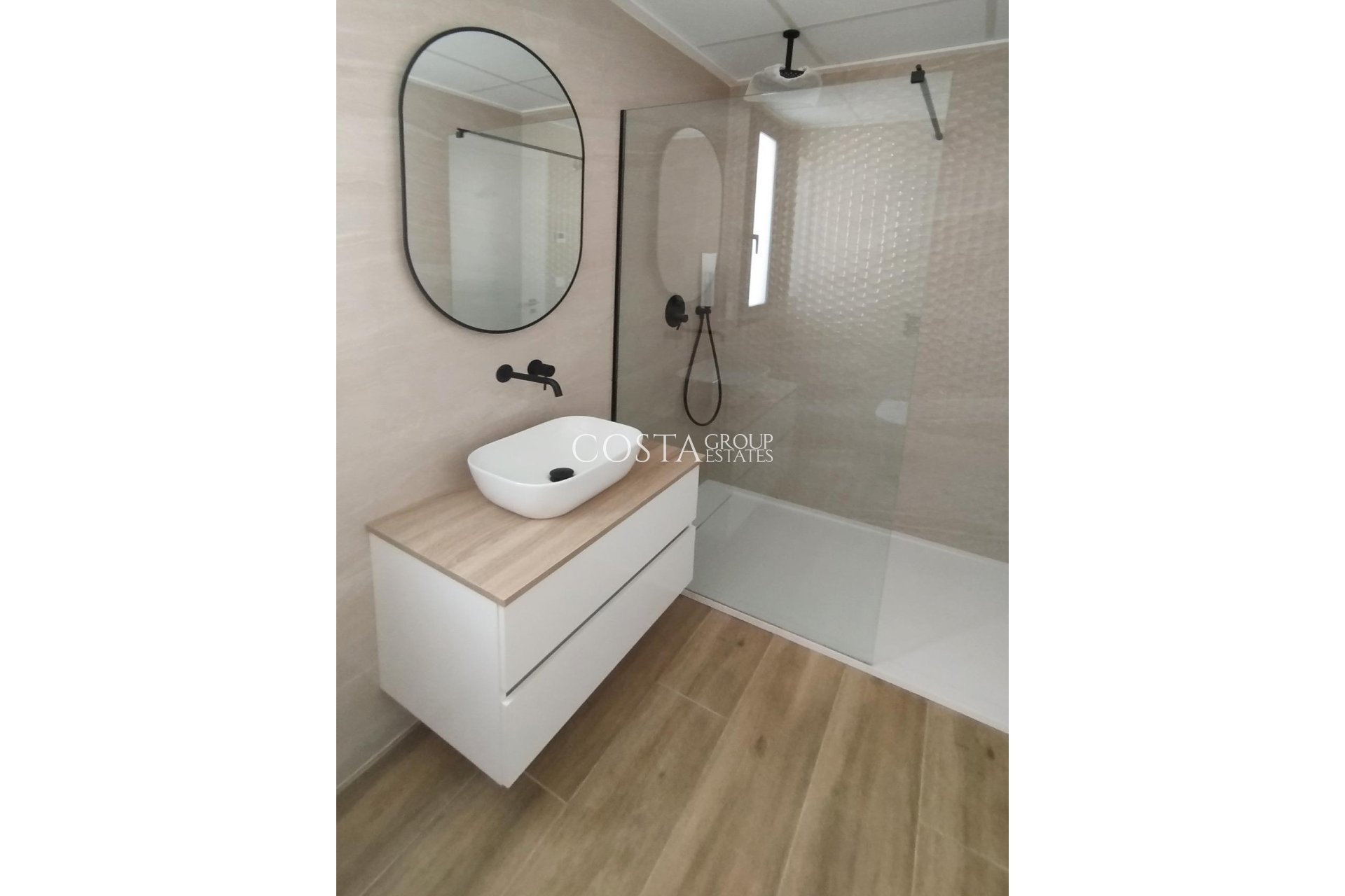 Nowy budynek - Willa -
Polop - PAU 1