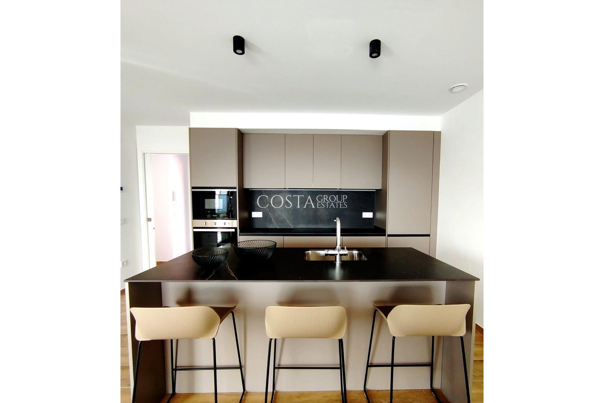 Nowy budynek - Willa -
Polop - PAU 1