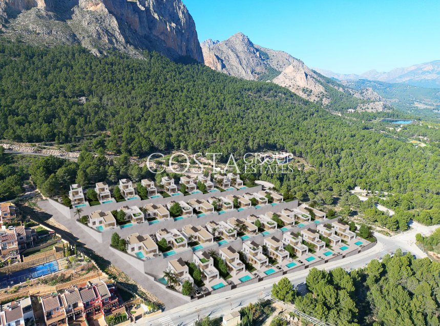 Nowy budynek - Willa -
Polop