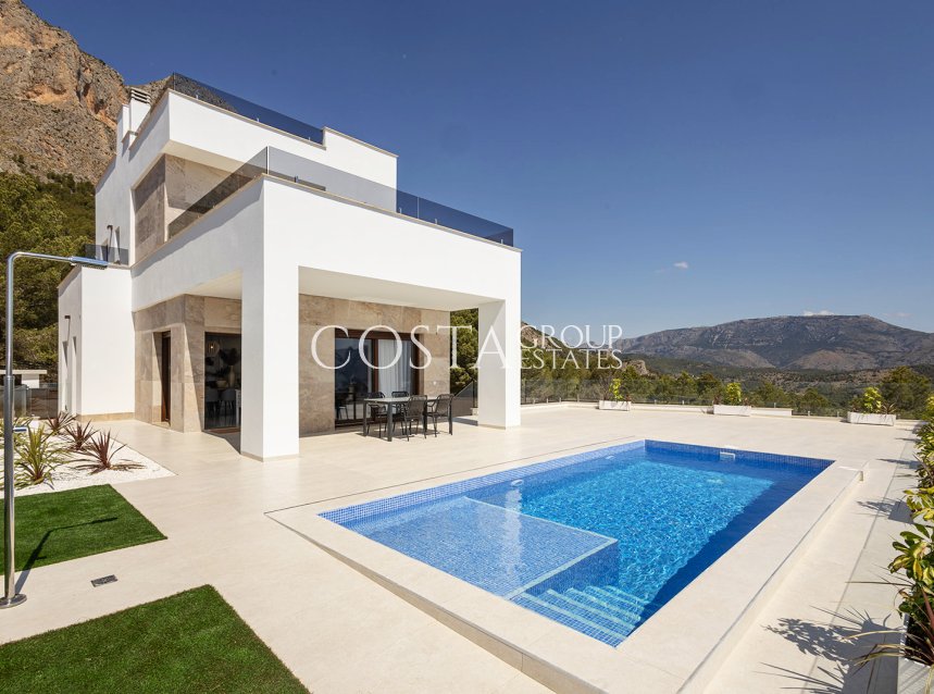 Nowy budynek - Willa -
Polop