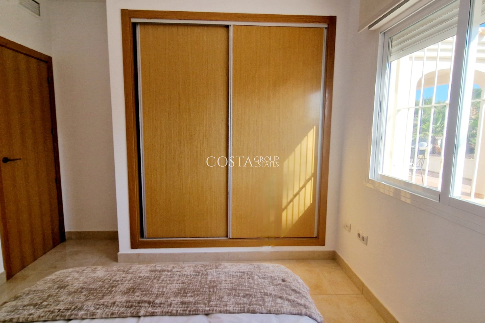 Nowy budynek - Willa -
Purias