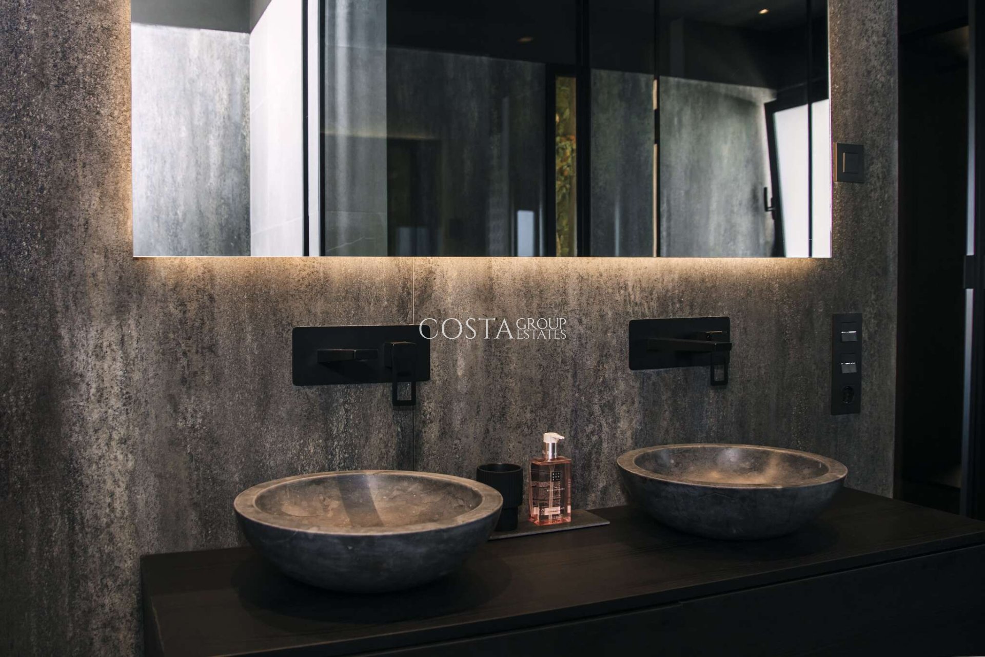 Nowy budynek - Willa -
Rojales