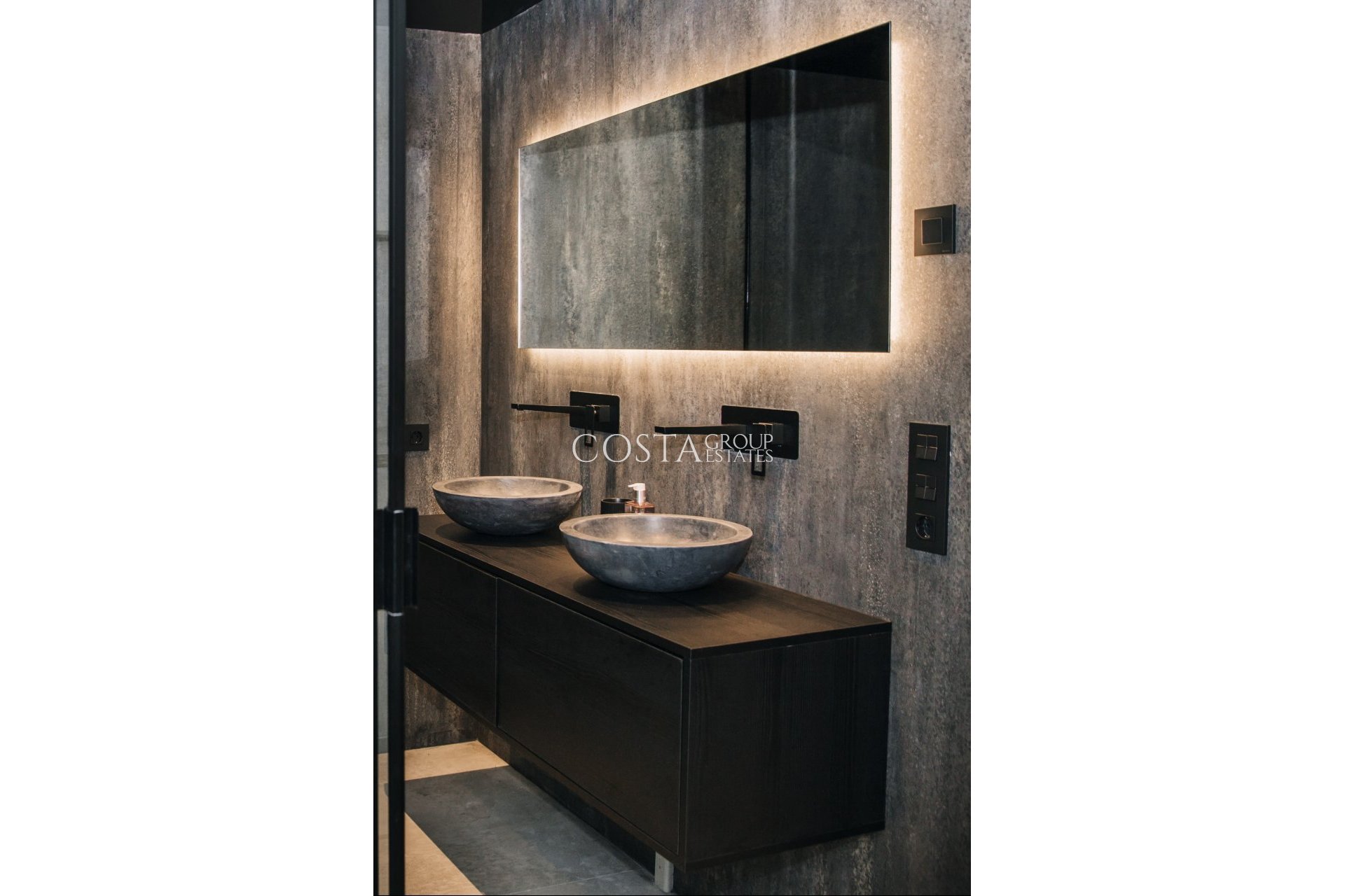 Nowy budynek - Willa -
Rojales