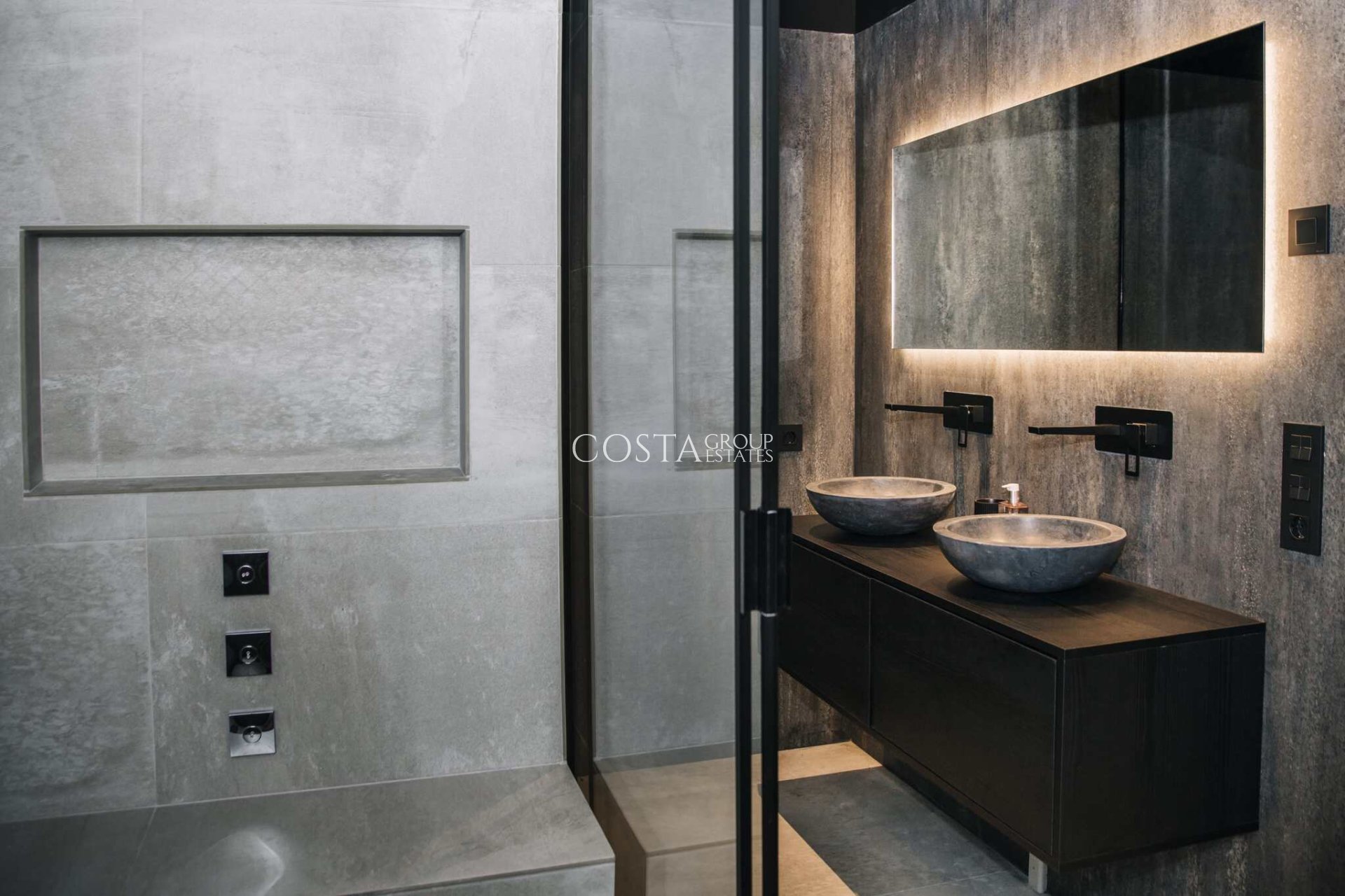 Nowy budynek - Willa -
Rojales