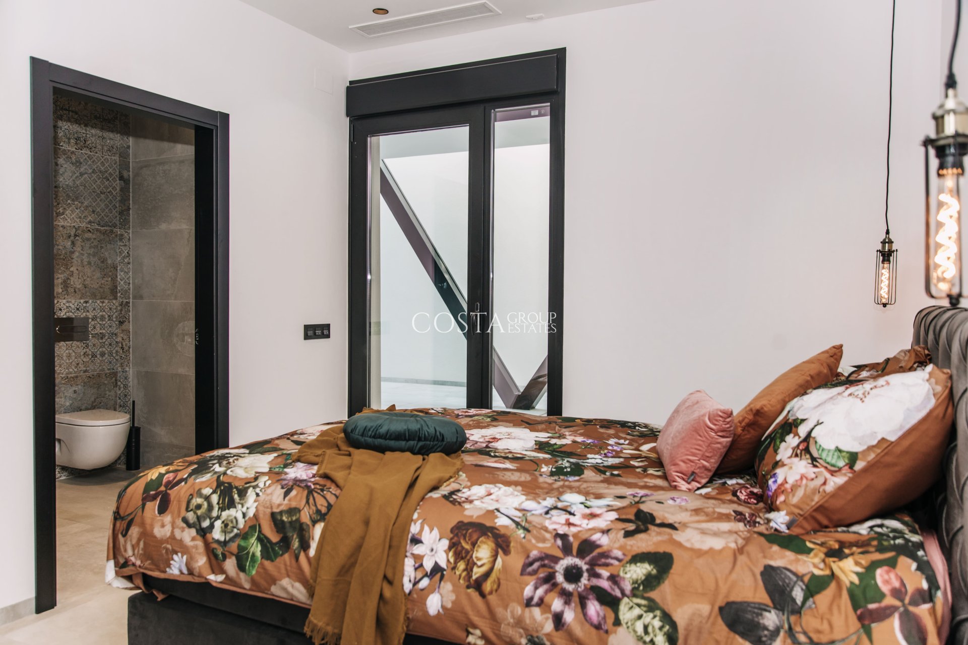 Nowy budynek - Willa -
Rojales