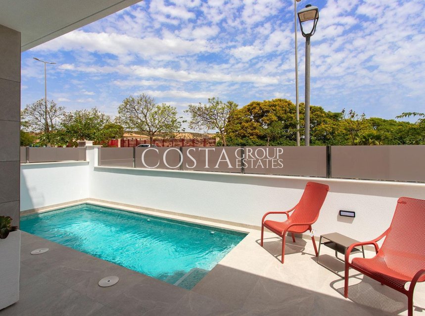 Nowy budynek - Willa -
Sucina