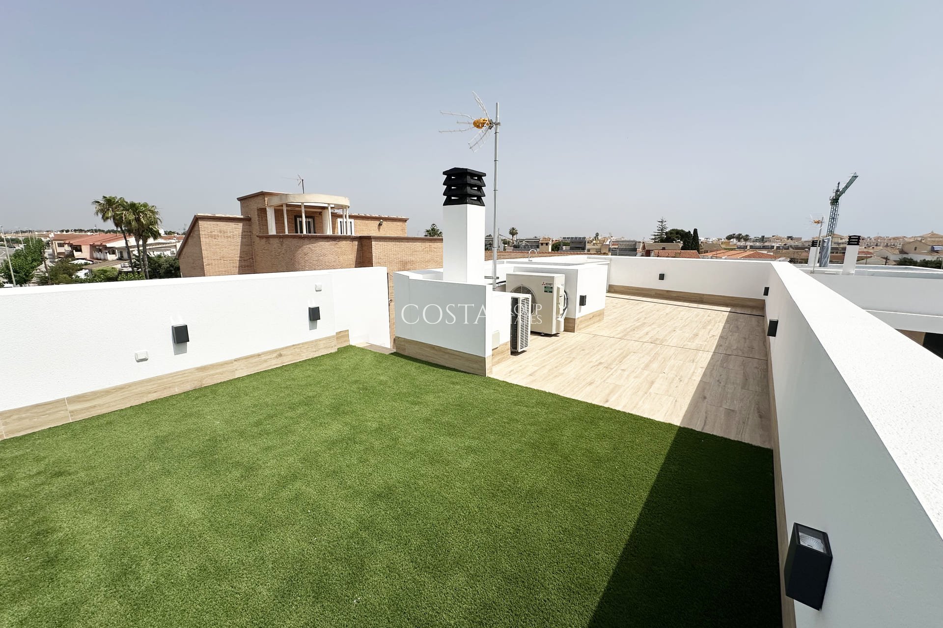 Nowy budynek - Willa -
Torre de la Horadada