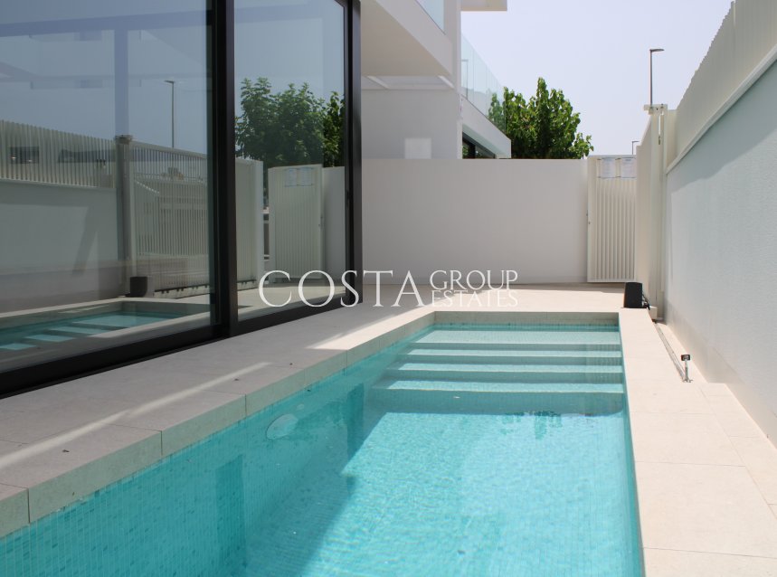 Nowy budynek - Willa -
Torre de la Horadada