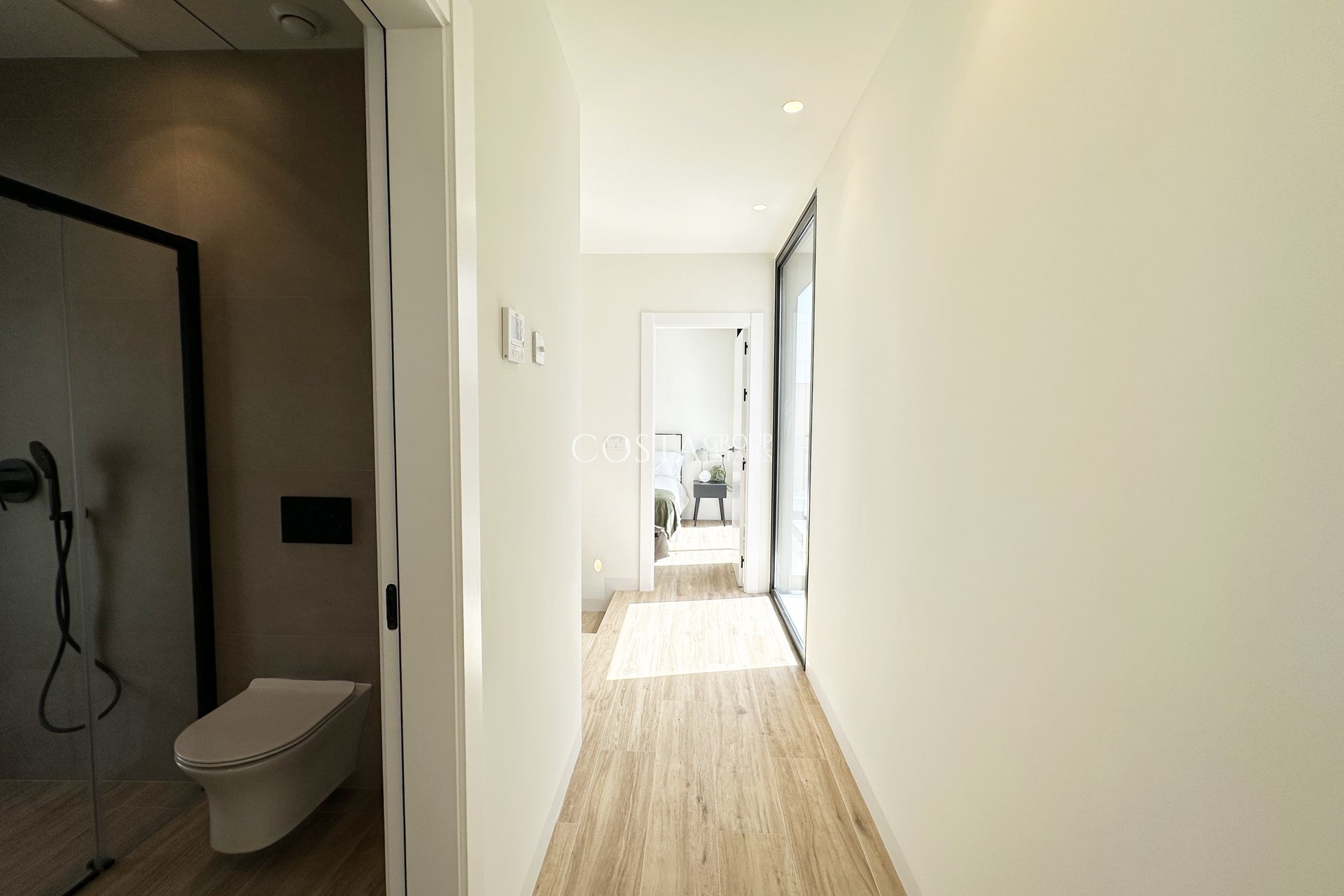 Nowy budynek - Willa -
Torre de la Horadada