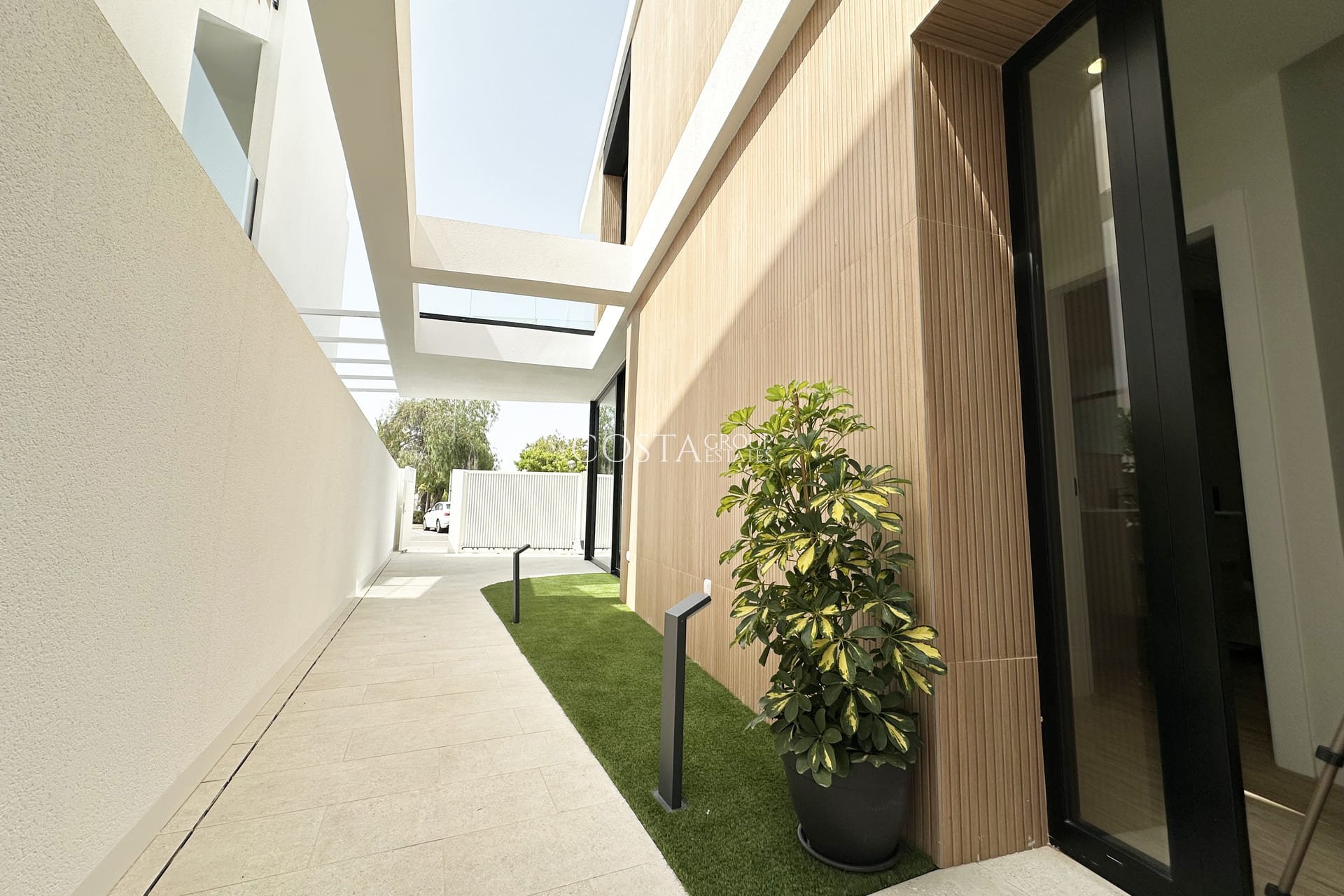 Nowy budynek - Willa -
Torre de la Horadada