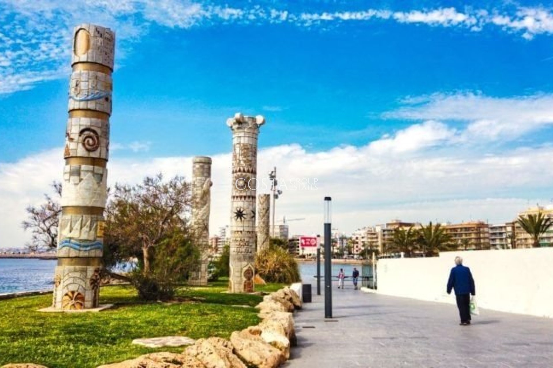 Nowy budynek - Willa -
Torrevieja - Aguas Nuevas