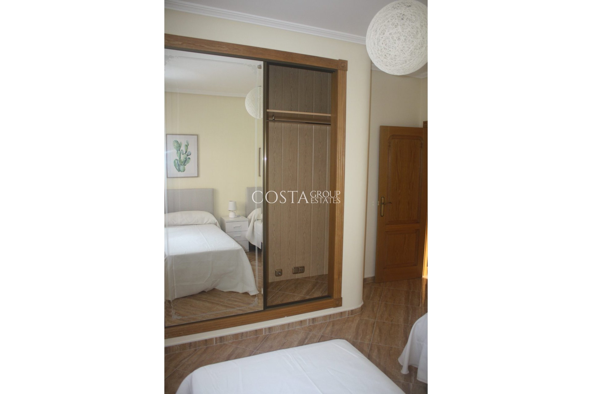 Nowy budynek - Willa -
Torrevieja