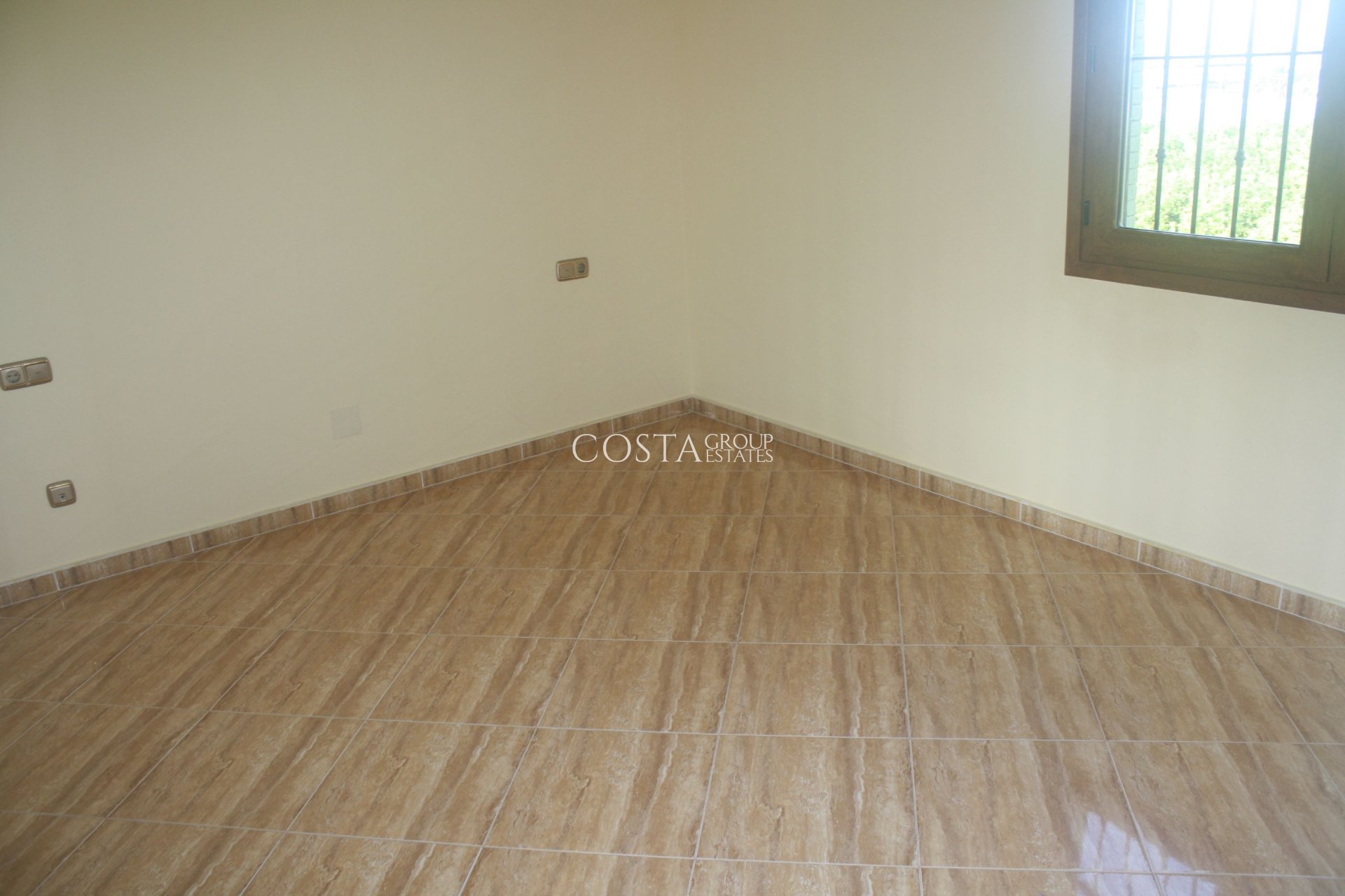 Nowy budynek - Willa -
Torrevieja