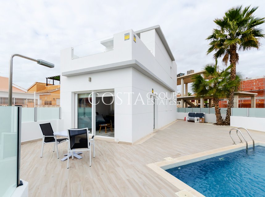 Nowy budynek - Willa -
Torrevieja