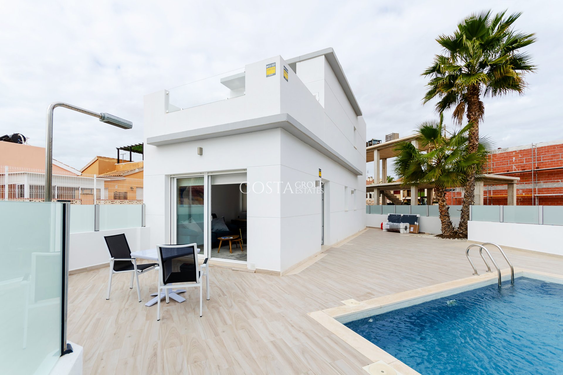 Nowy budynek - Willa -
Torrevieja