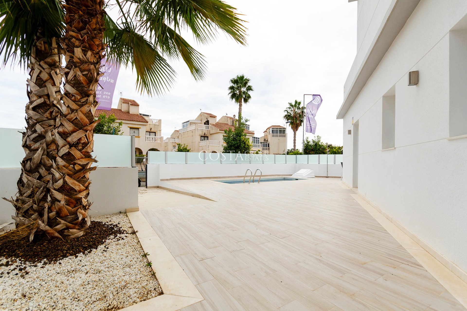 Nowy budynek - Willa -
Torrevieja