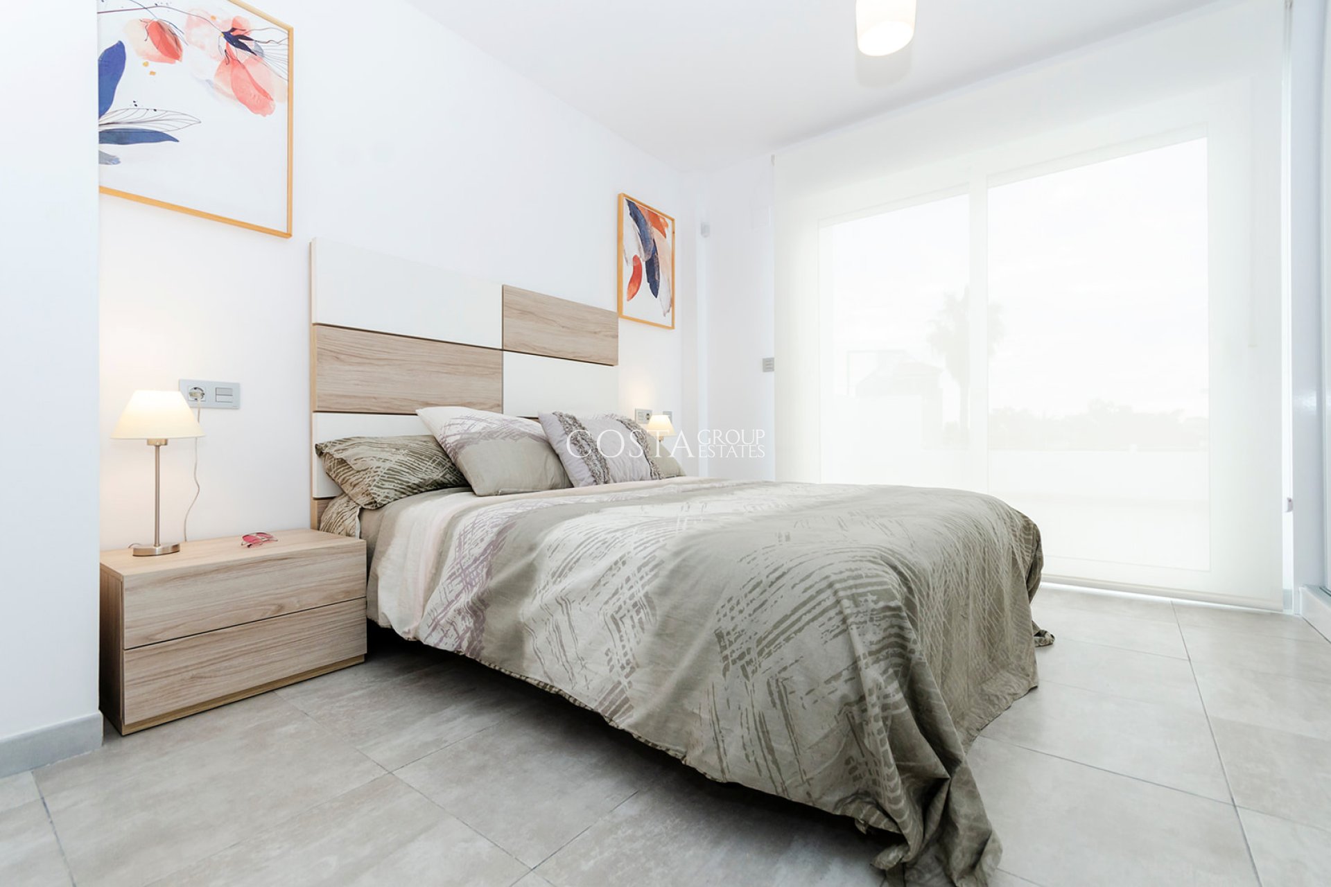 Nowy budynek - Willa -
Torrevieja