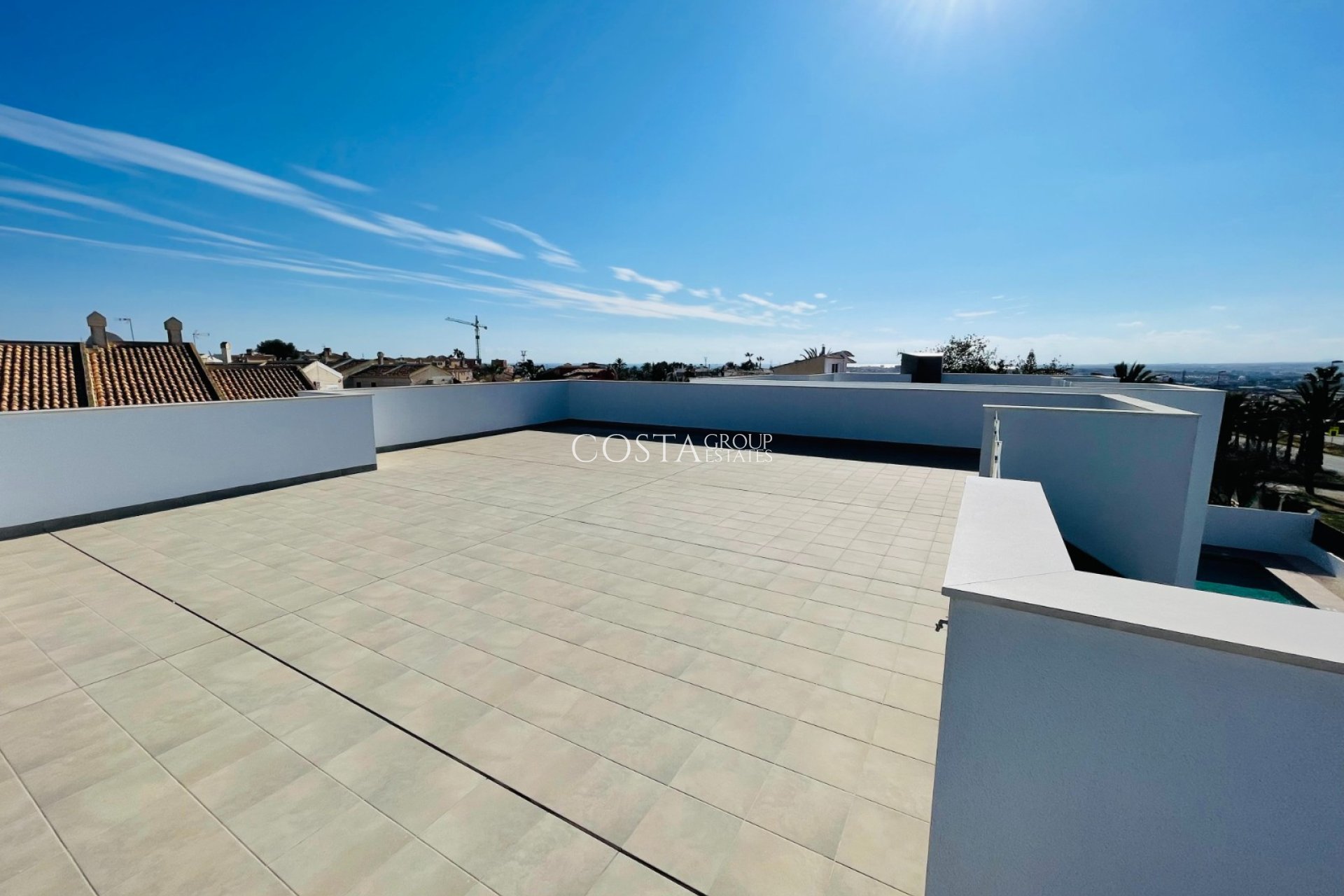 Nowy budynek - Willa -
Torrevieja