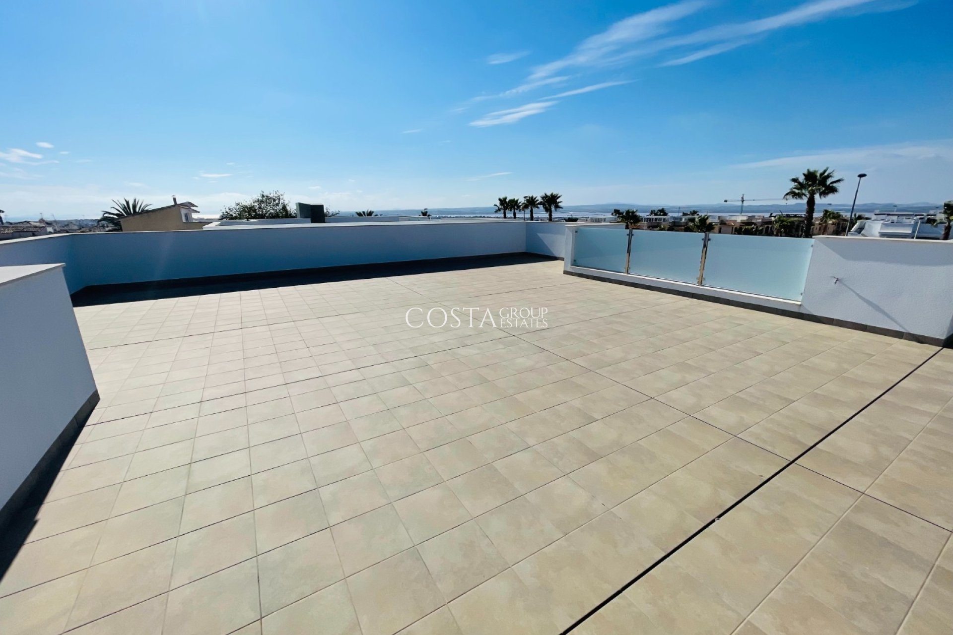 Nowy budynek - Willa -
Torrevieja