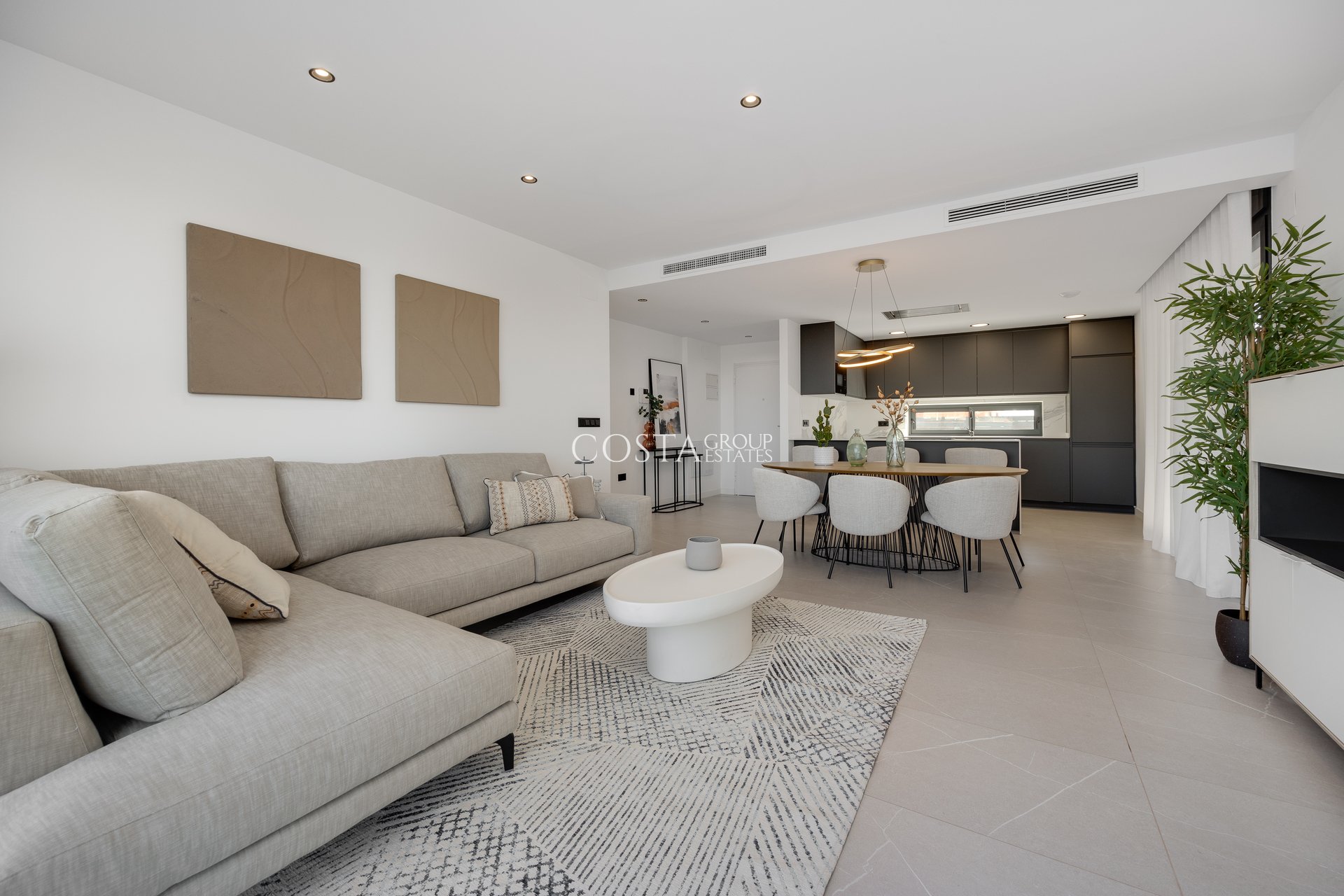 Nowy budynek - Willa -
Torrevieja