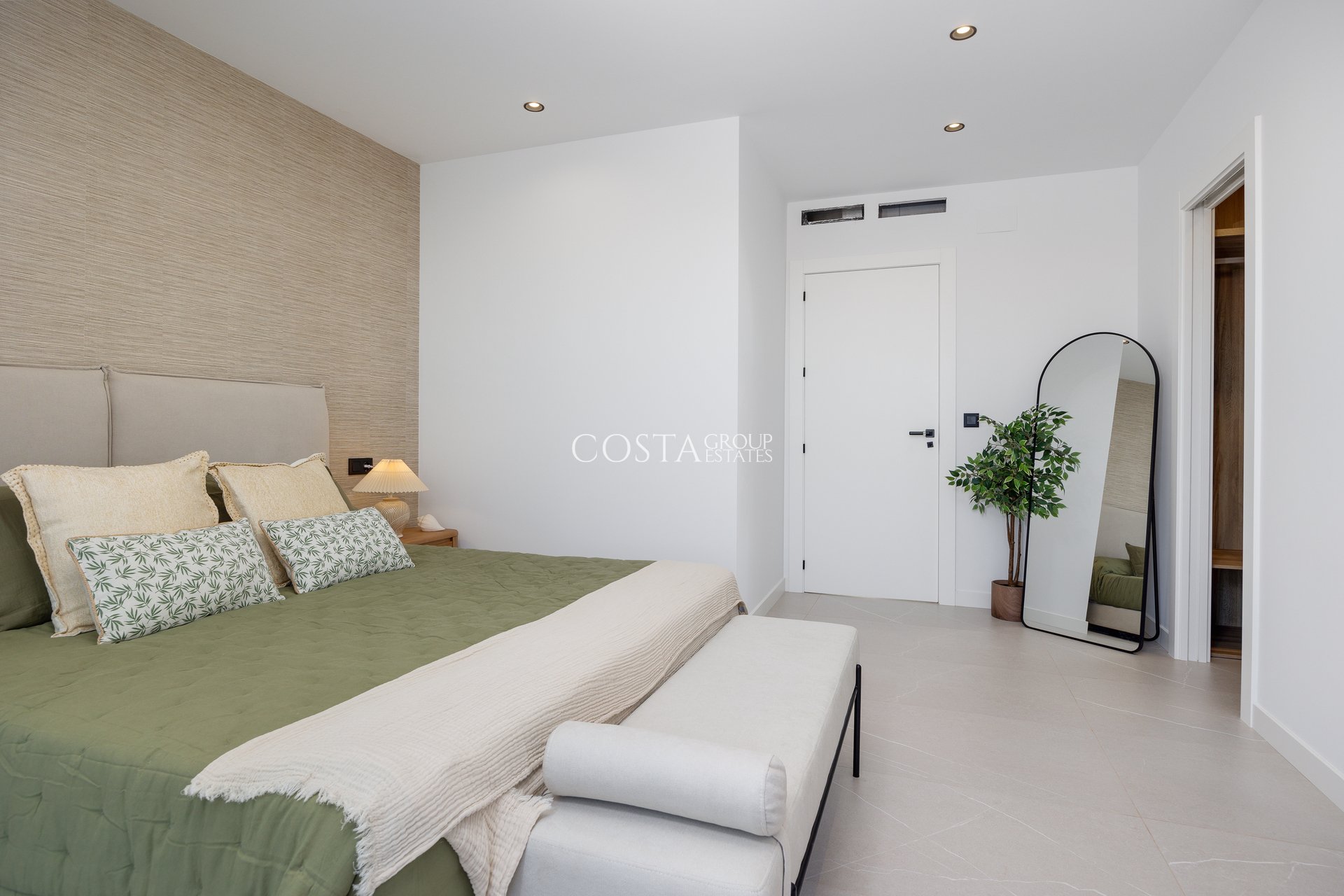 Nowy budynek - Willa -
Torrevieja