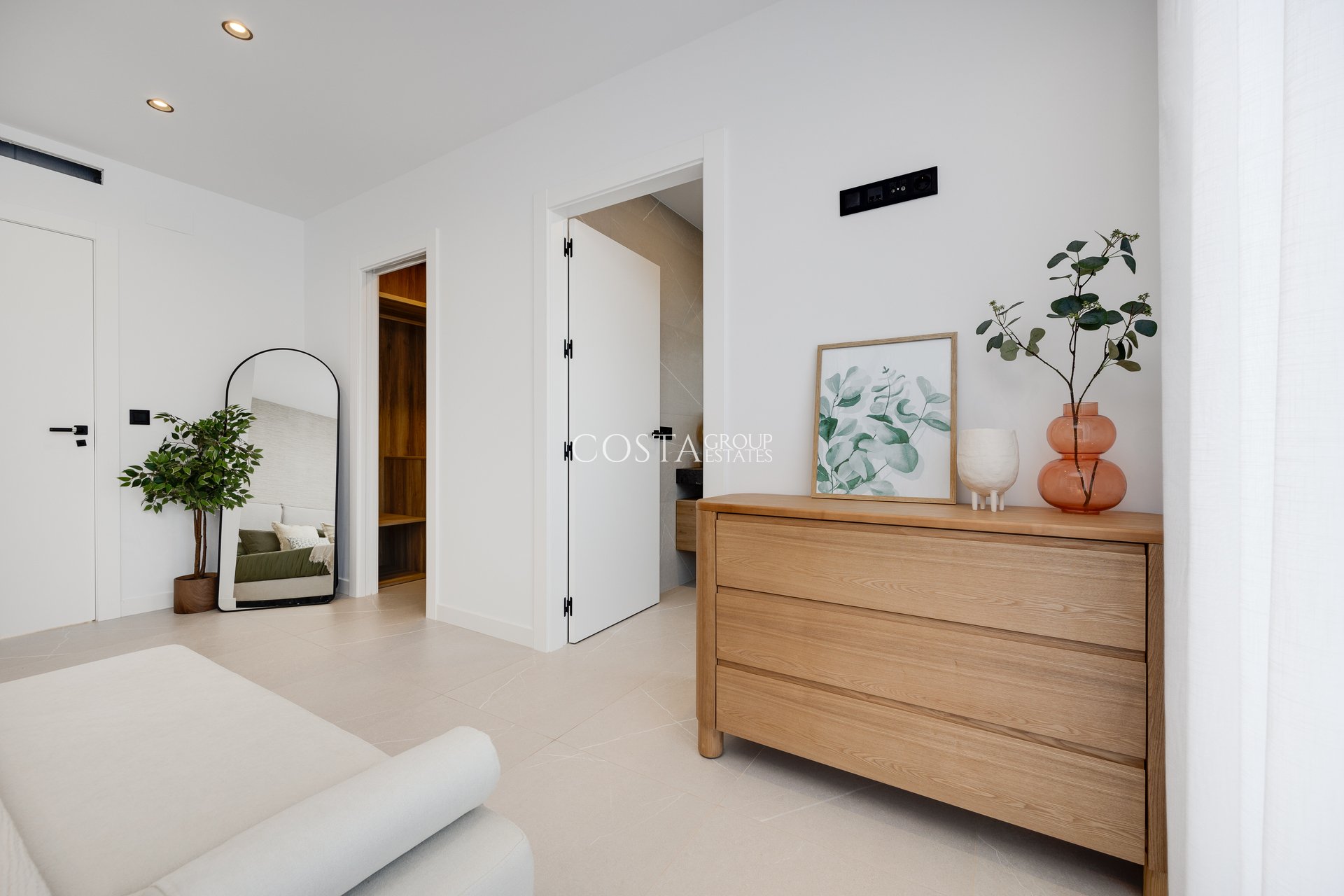 Nowy budynek - Willa -
Torrevieja