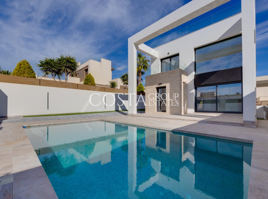 Nowy budynek - Willa -
Torrevieja