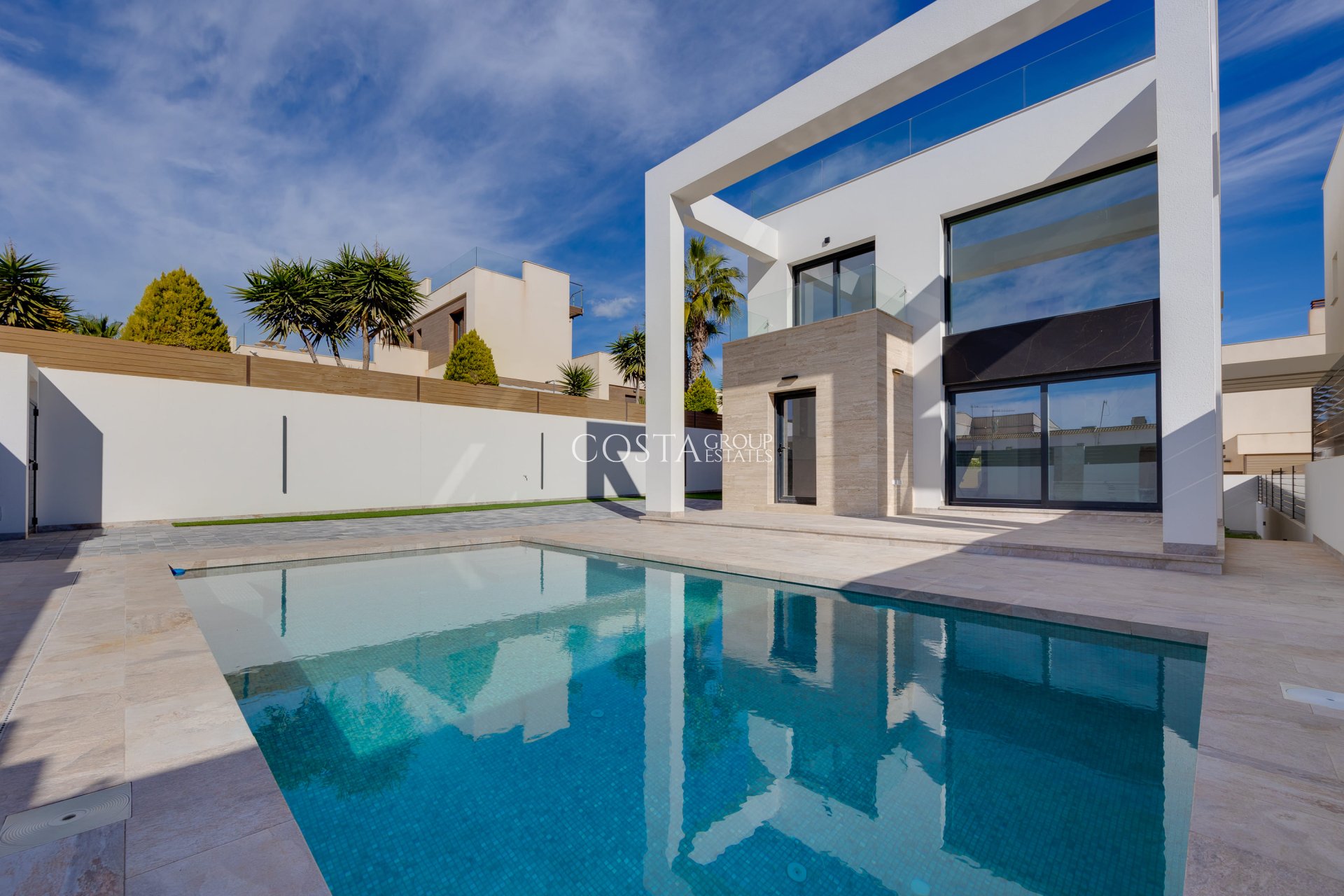 Nowy budynek - Willa -
Torrevieja