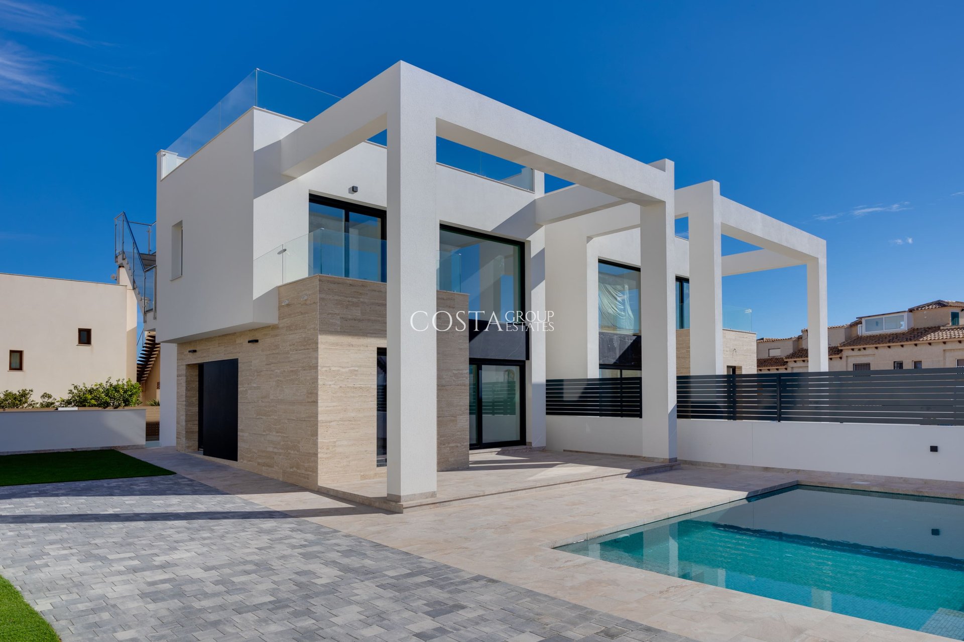 Nowy budynek - Willa -
Torrevieja