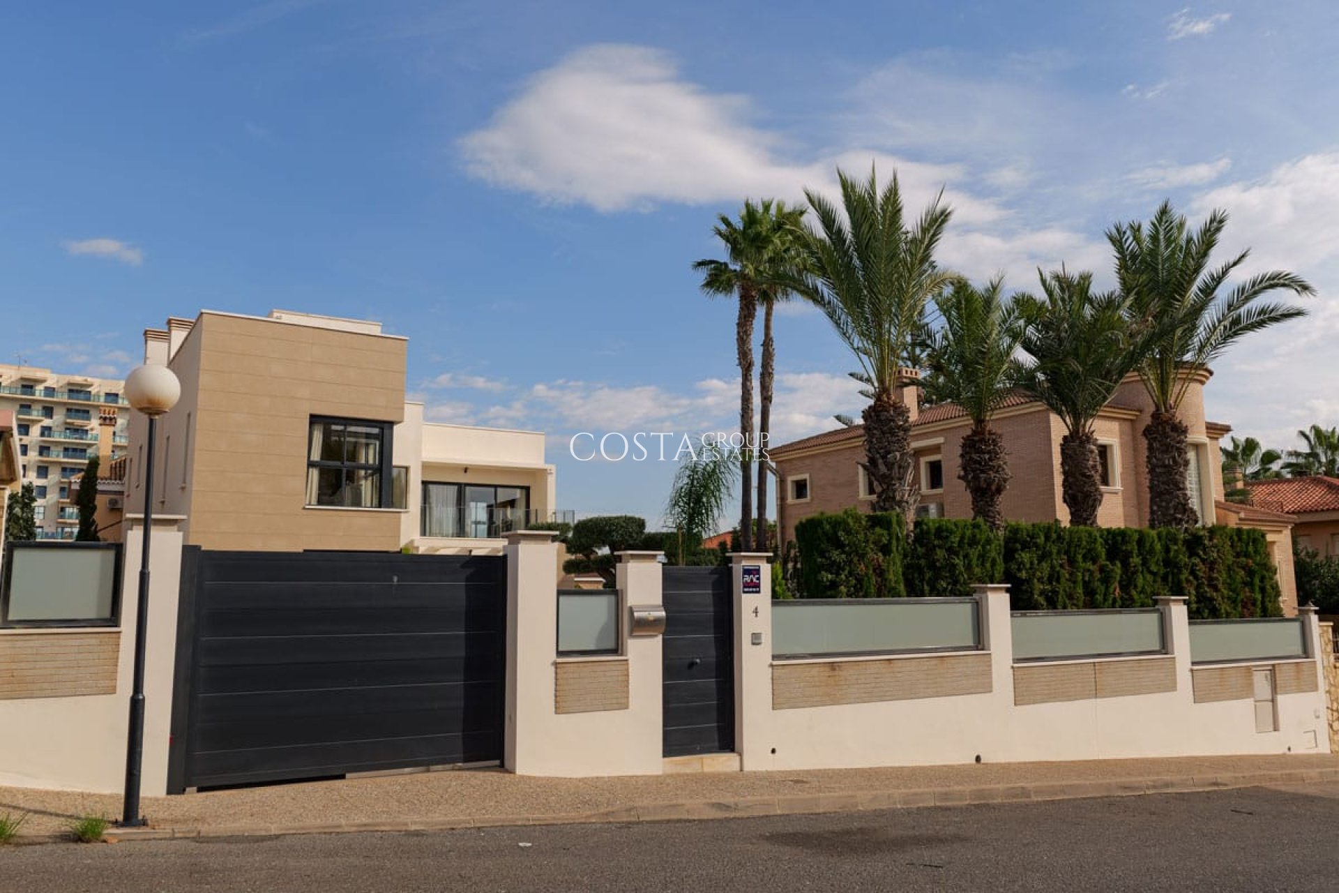 Nowy budynek - Willa -
Torrevieja