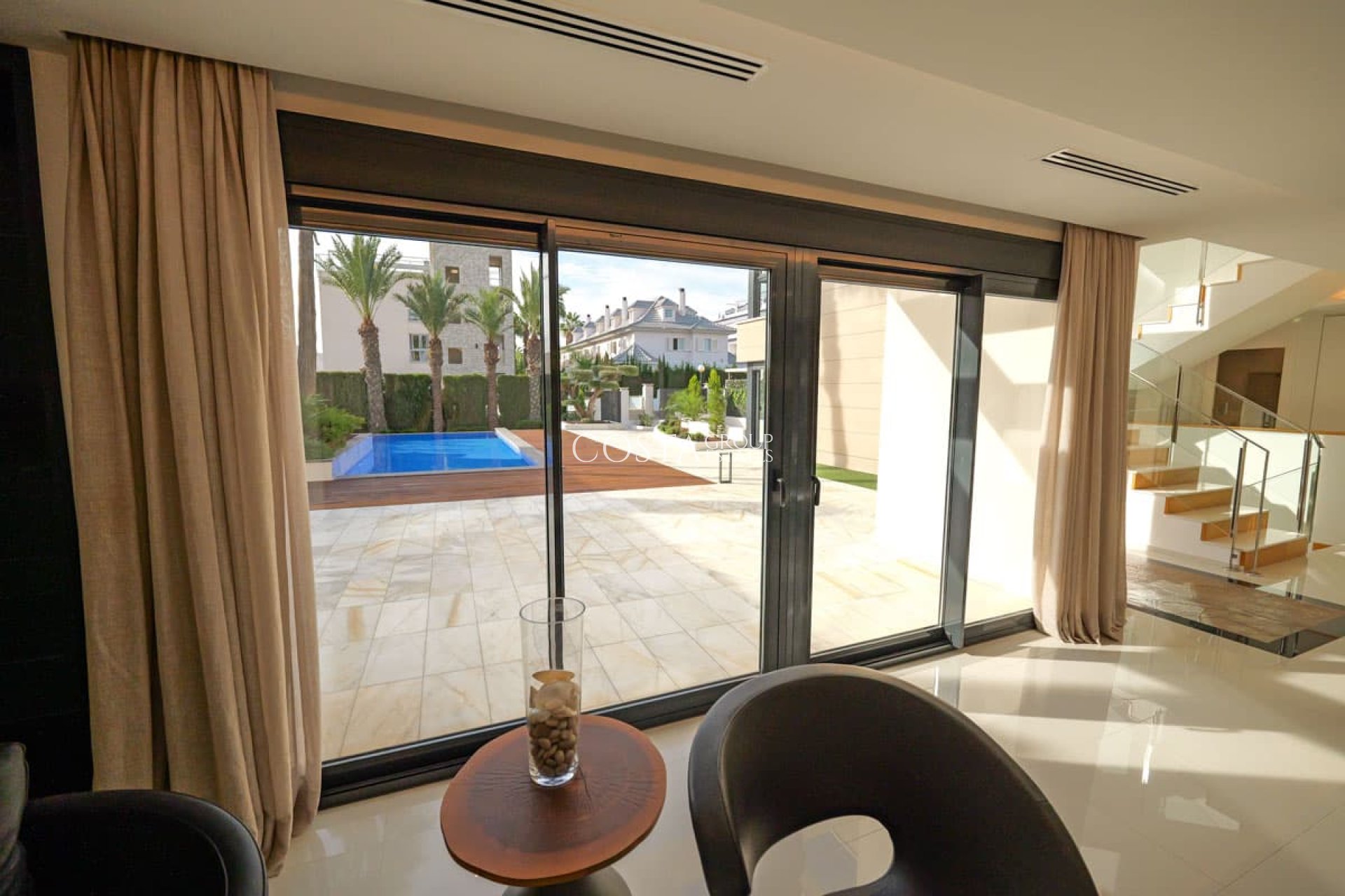 Nowy budynek - Willa -
Torrevieja