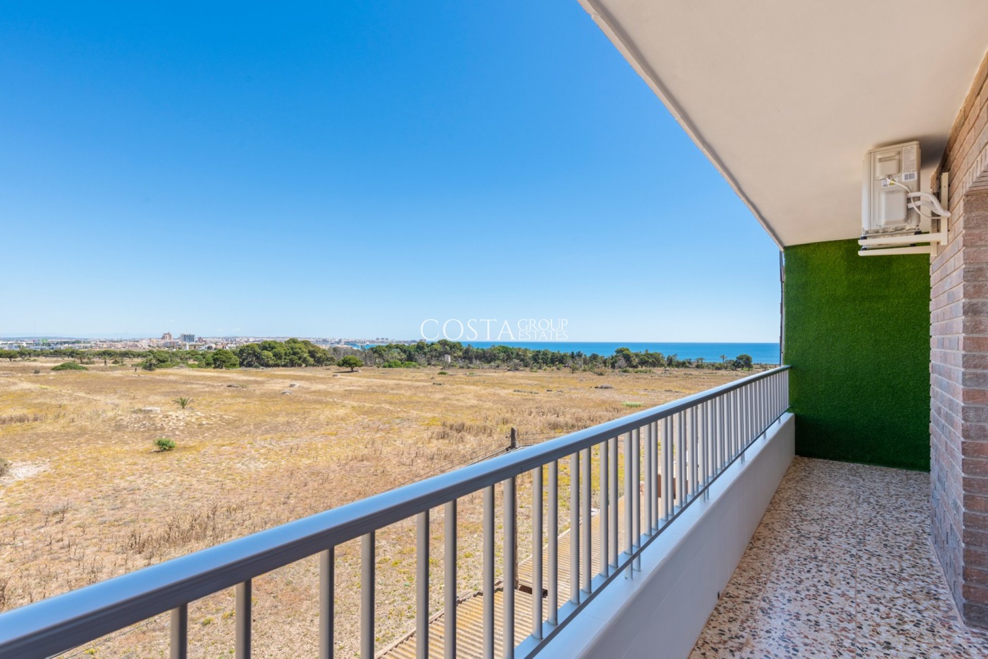 Odsprzedaż - Apartament -
Torrevieja - Punta Prima