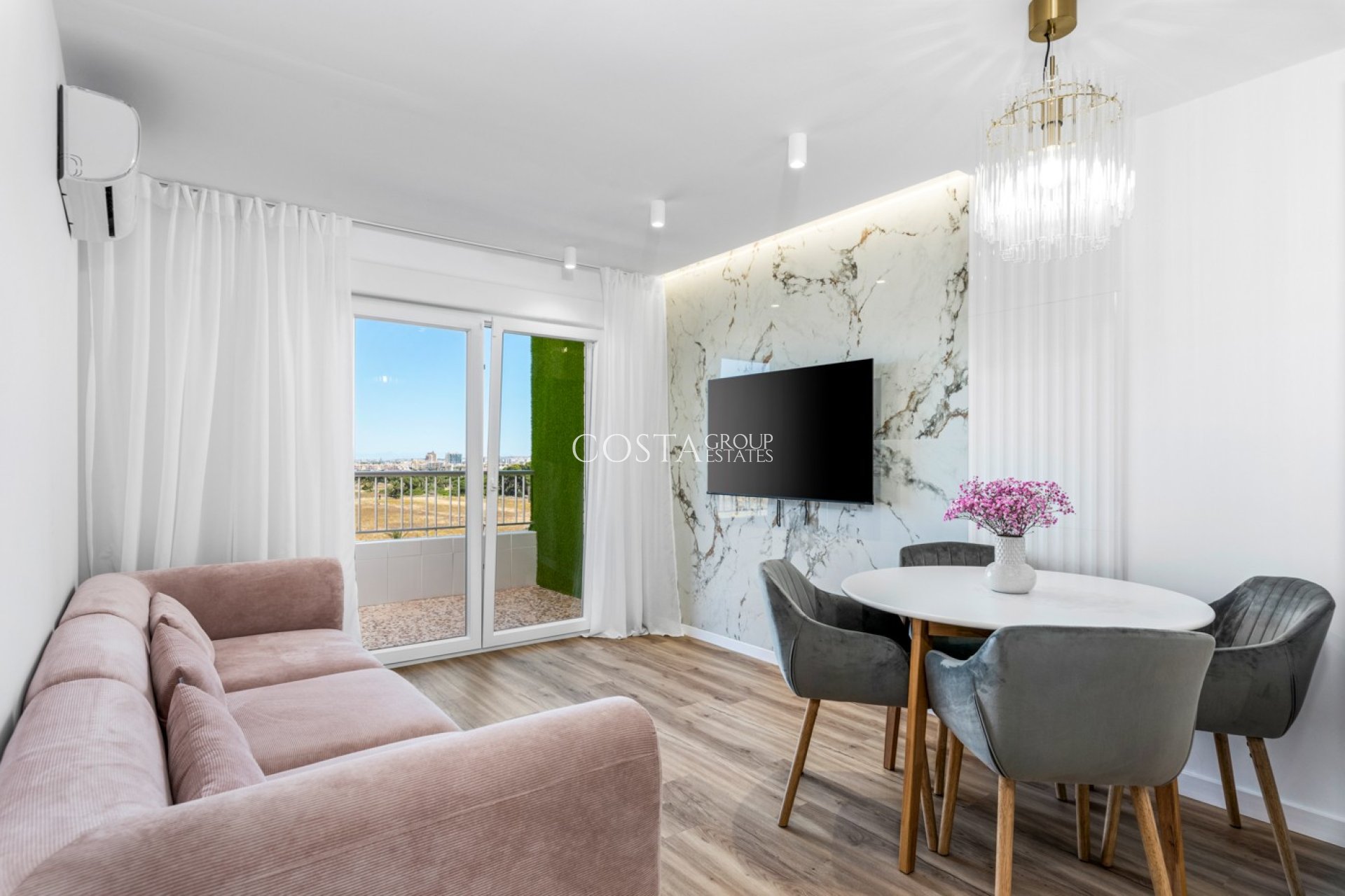 Odsprzedaż - Apartament -
Torrevieja - Punta Prima