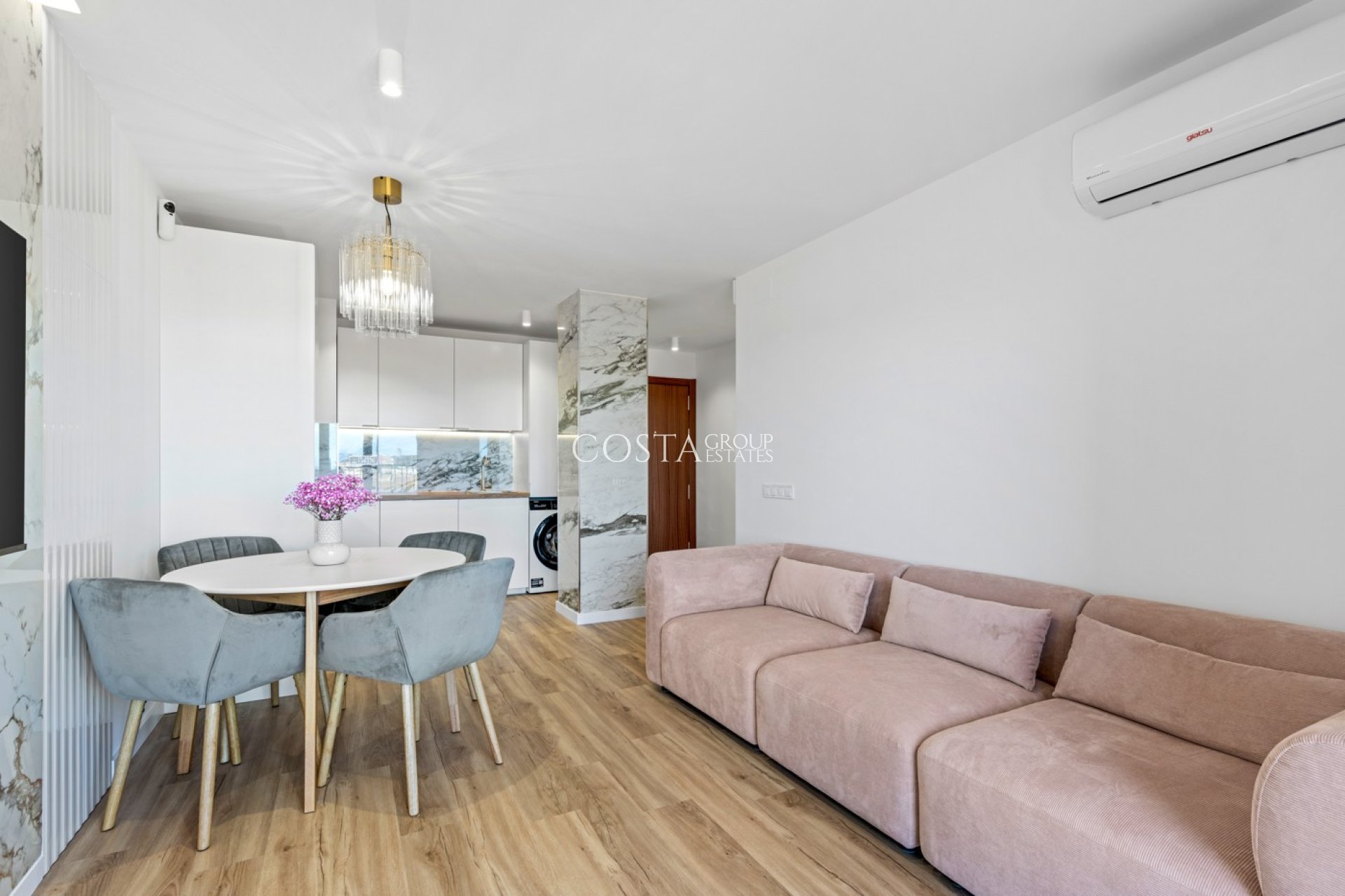 Odsprzedaż - Apartament -
Torrevieja - Punta Prima