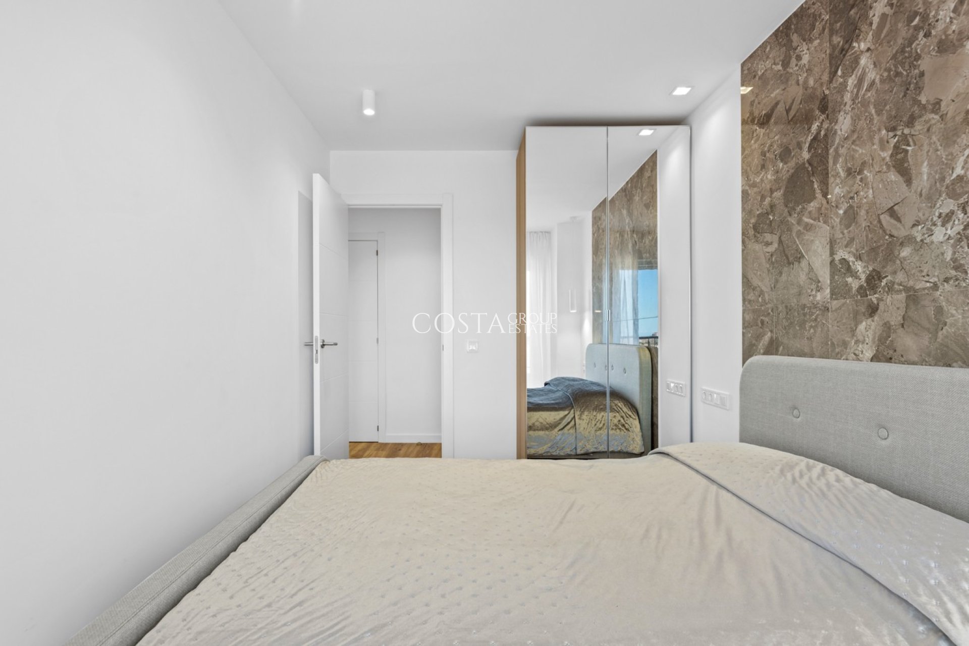 Odsprzedaż - Apartament -
Torrevieja - Punta Prima
