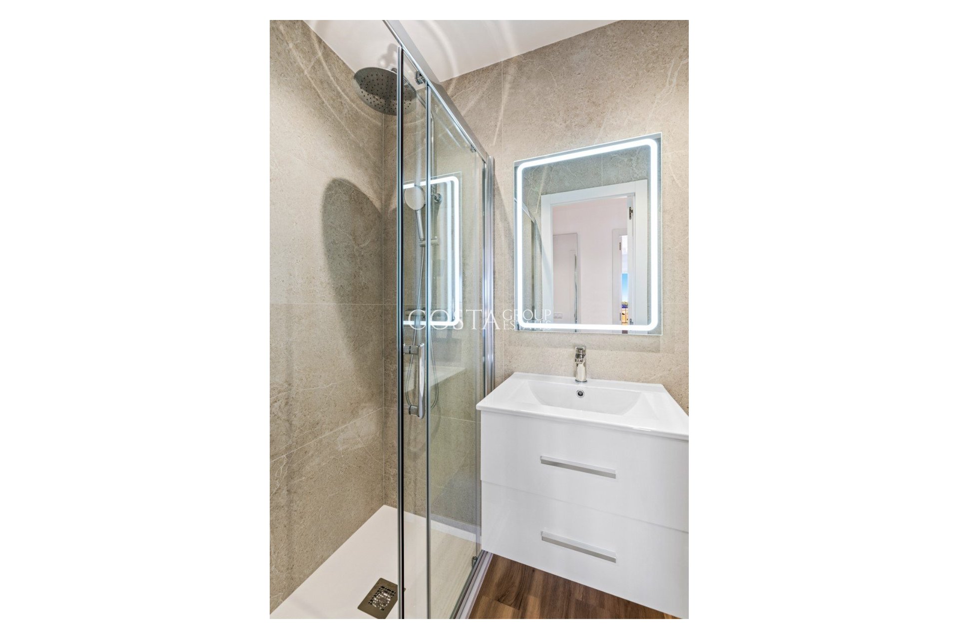 Odsprzedaż - Apartament -
Torrevieja - Punta Prima