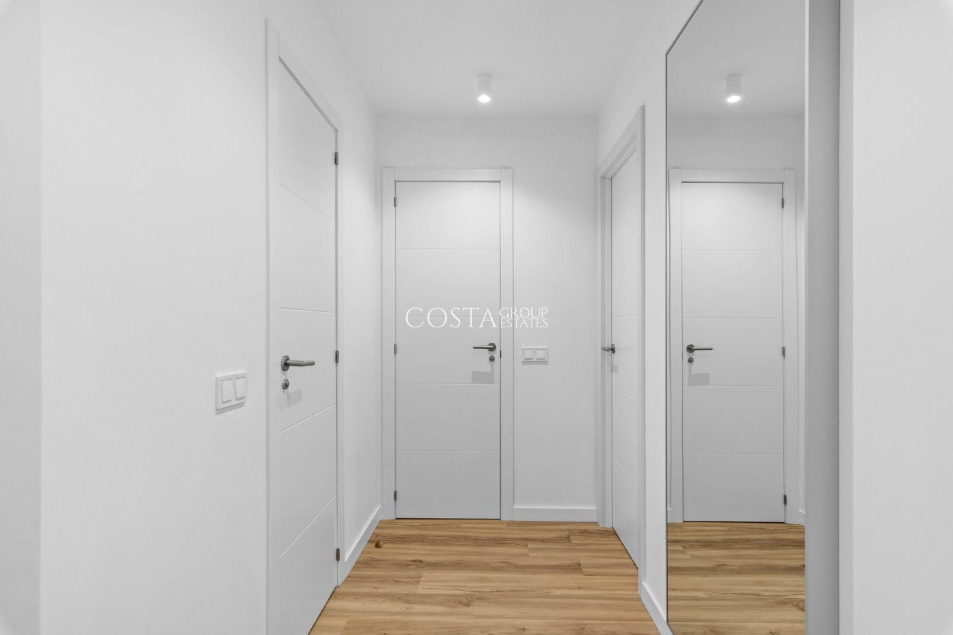 Odsprzedaż - Apartament -
Torrevieja - Punta Prima