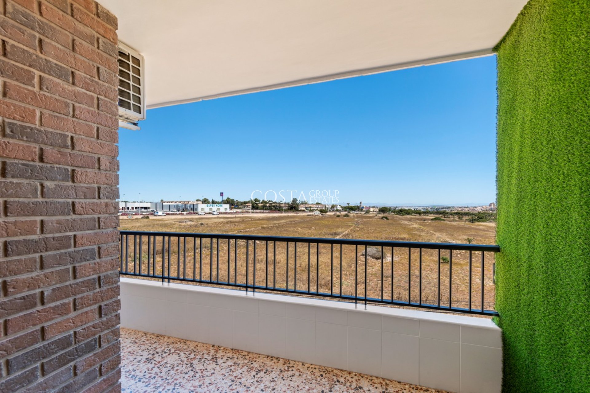 Odsprzedaż - Apartament -
Torrevieja - Punta Prima