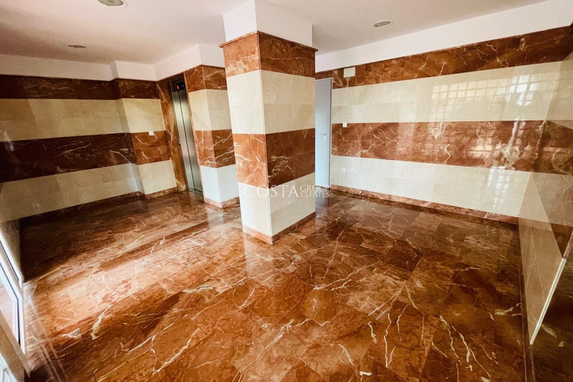 Odsprzedaż - Apartments -
Alicante - Alicante Centro