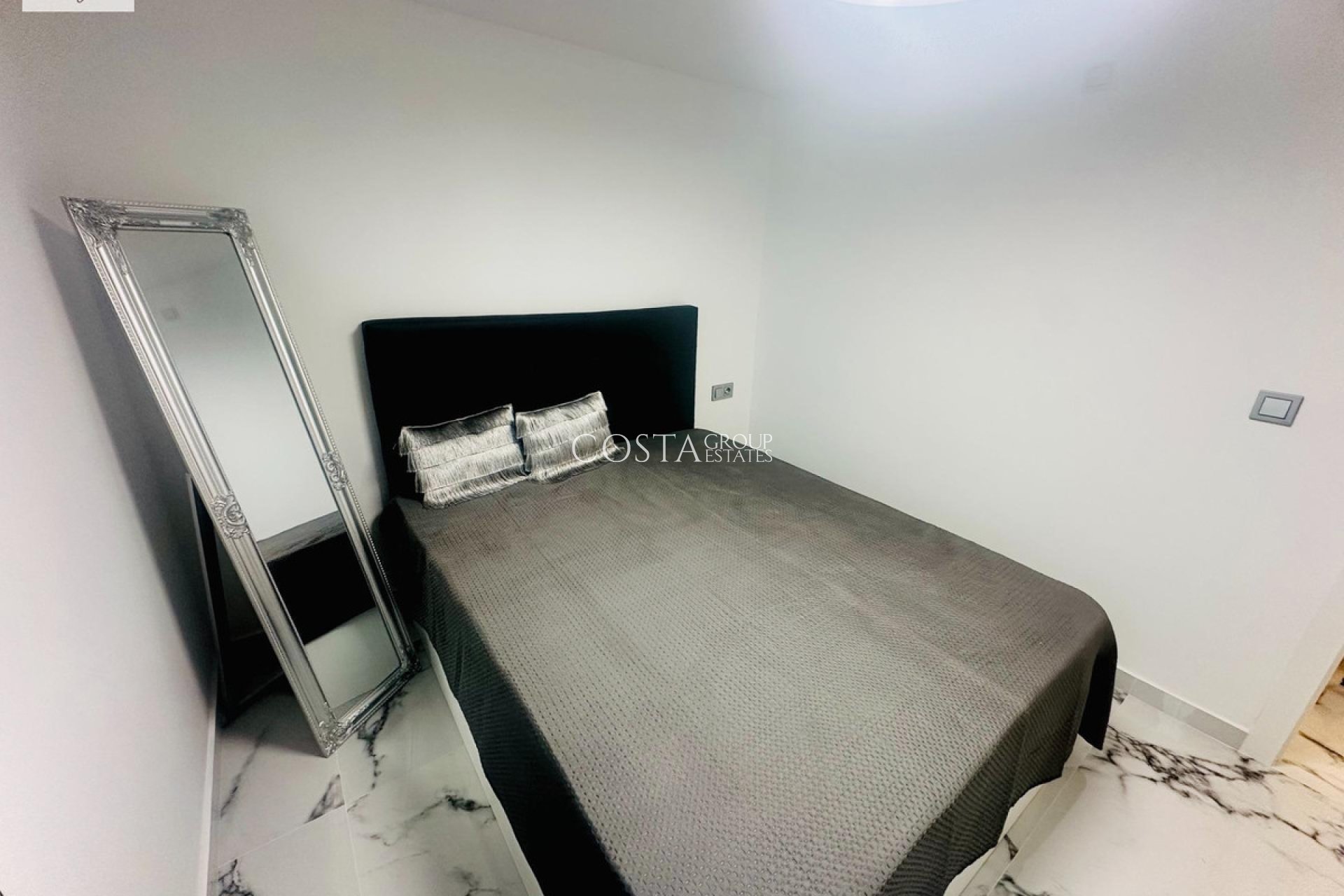 Odsprzedaż - Apartments -
Alicante - Alicante Centro