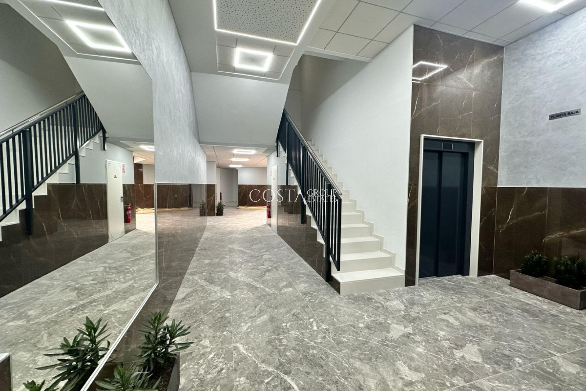 Odsprzedaż - Apartments -
Alicante - Alicante Centro