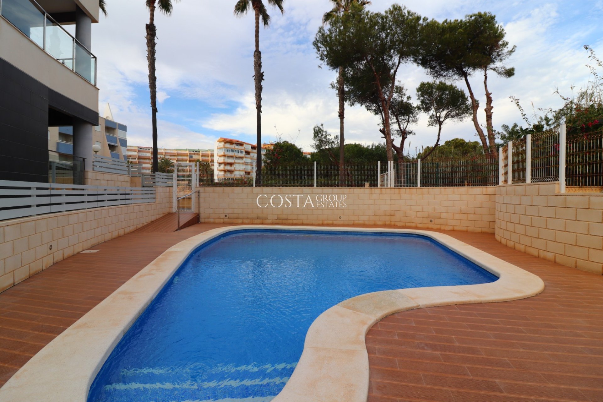 Odsprzedaż - Apartments -
La Mata