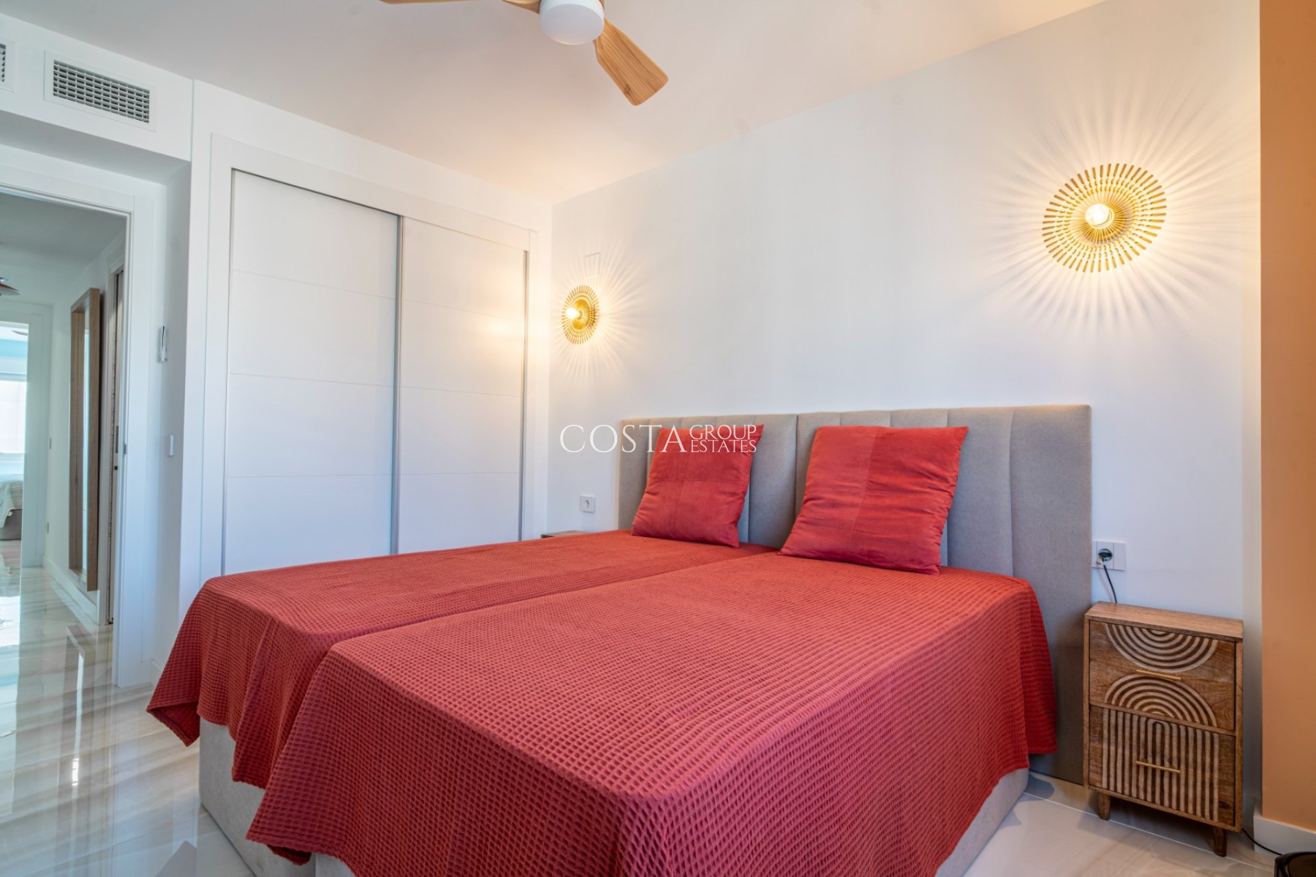 Odsprzedaż - Apartments -
Torrevieja - Punta Prima