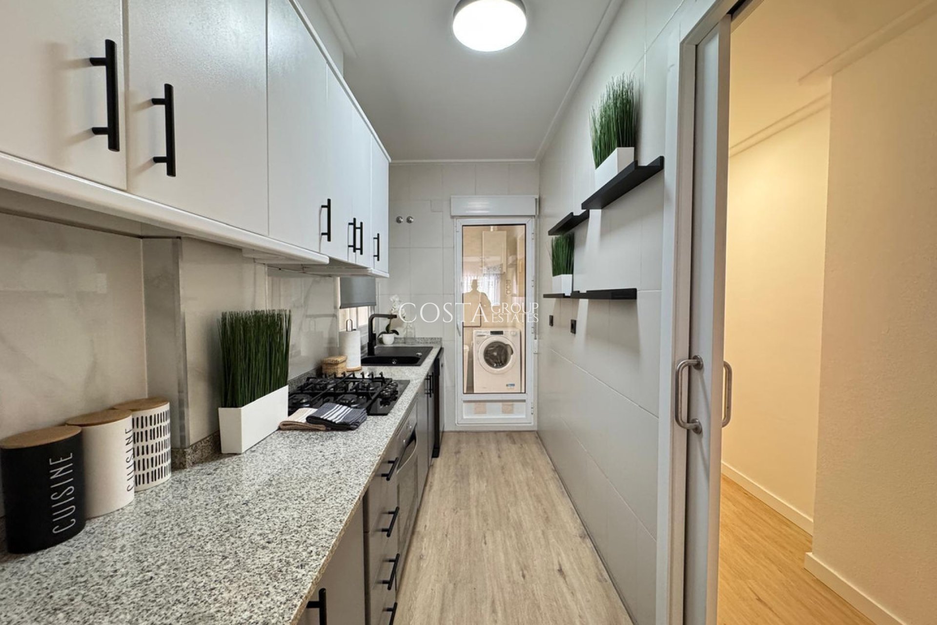 Odsprzedaż - Apartments -
Torrevieja - Torrevieja Centro