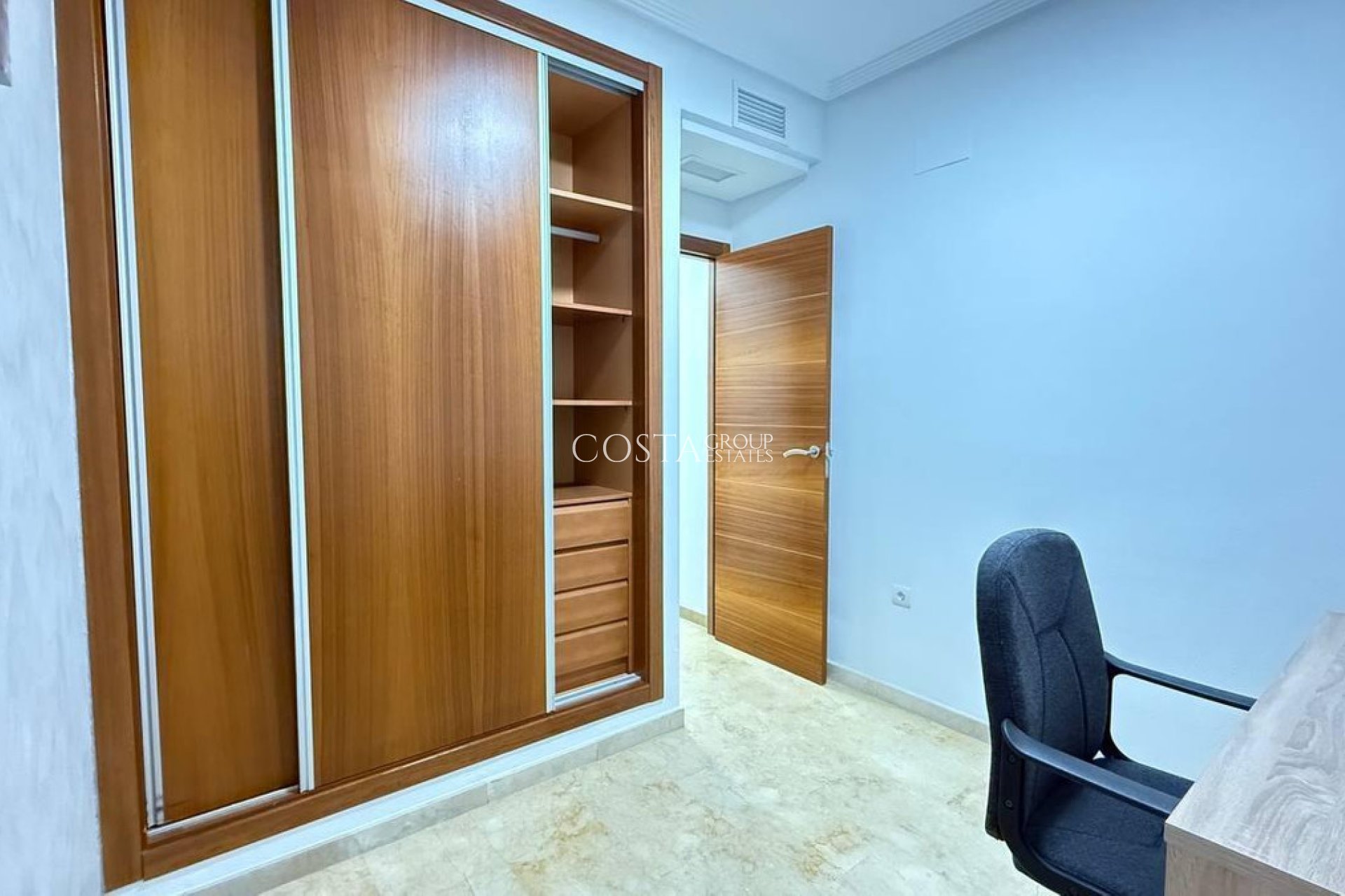 Odsprzedaż - Apartments -
Torrevieja - Torrevieja Centro